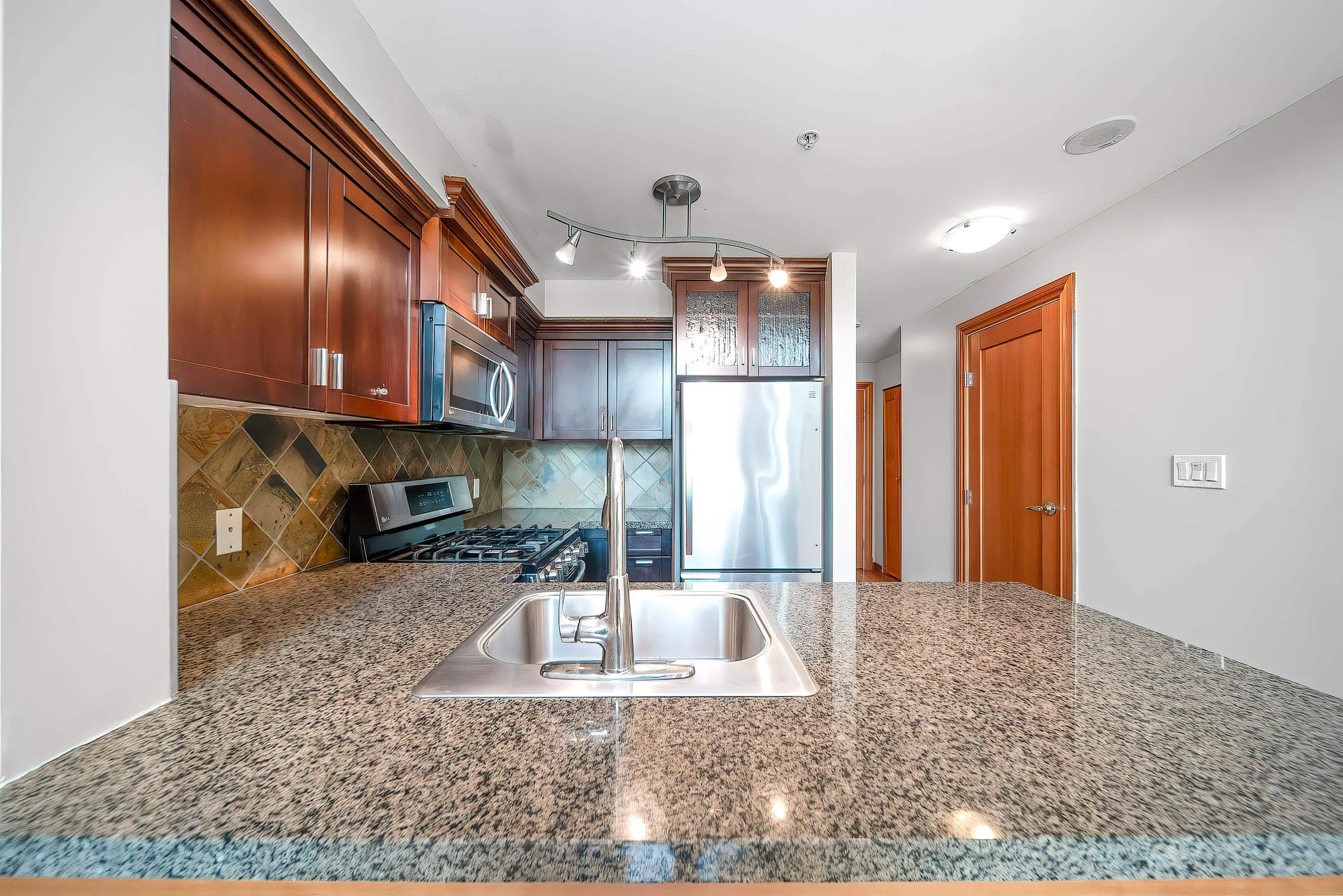 214 10 Renaissance Square