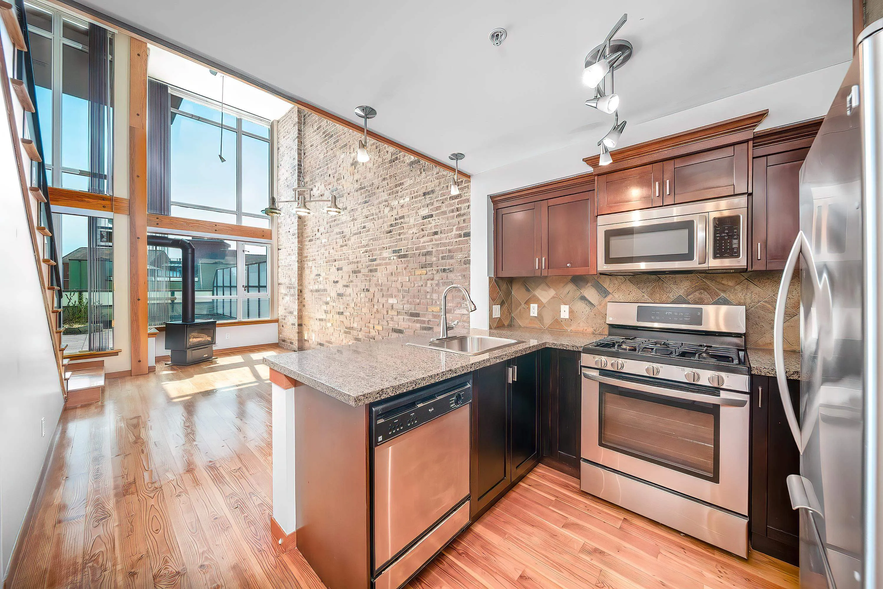214 10 Renaissance Square