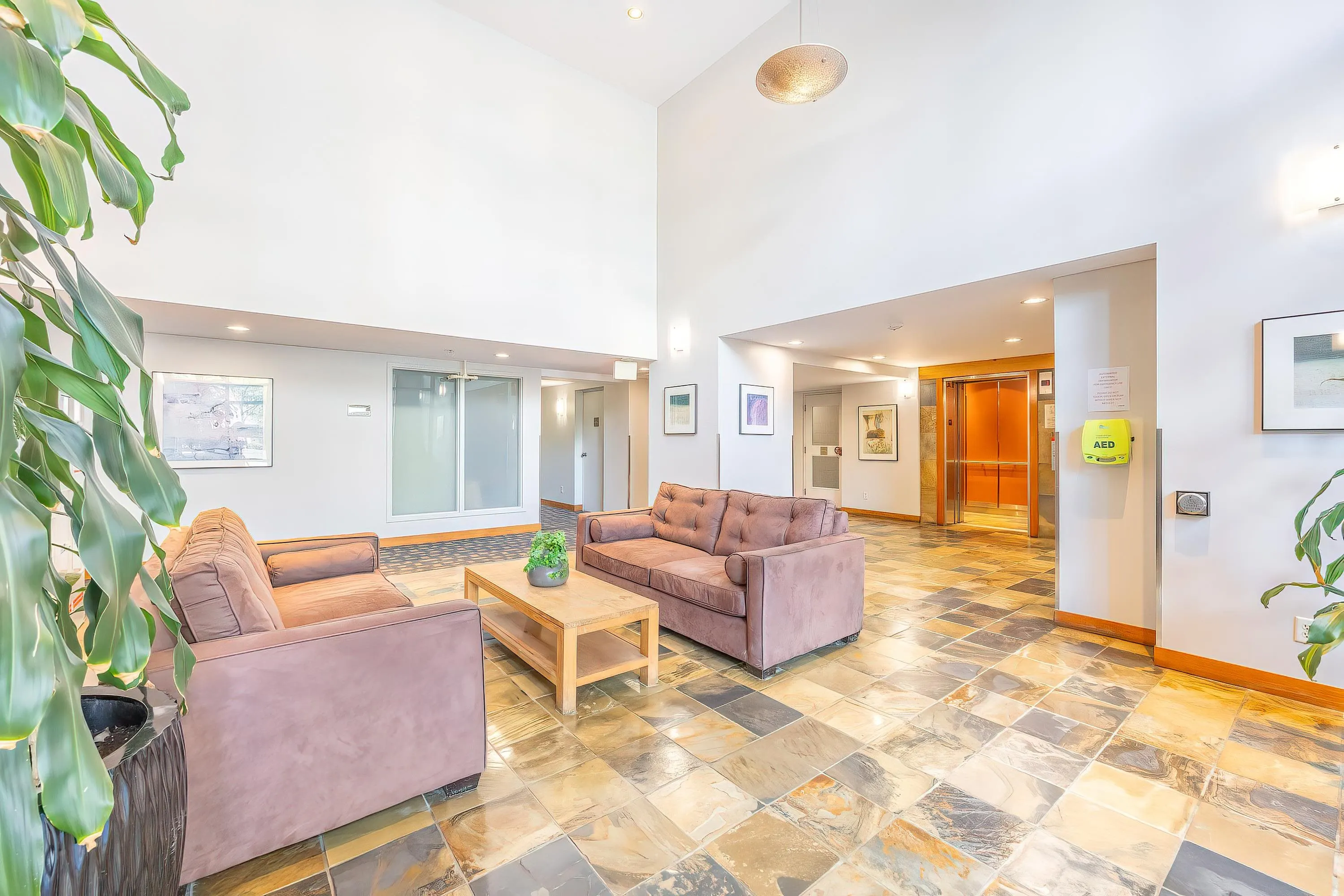 214 10 Renaissance Square