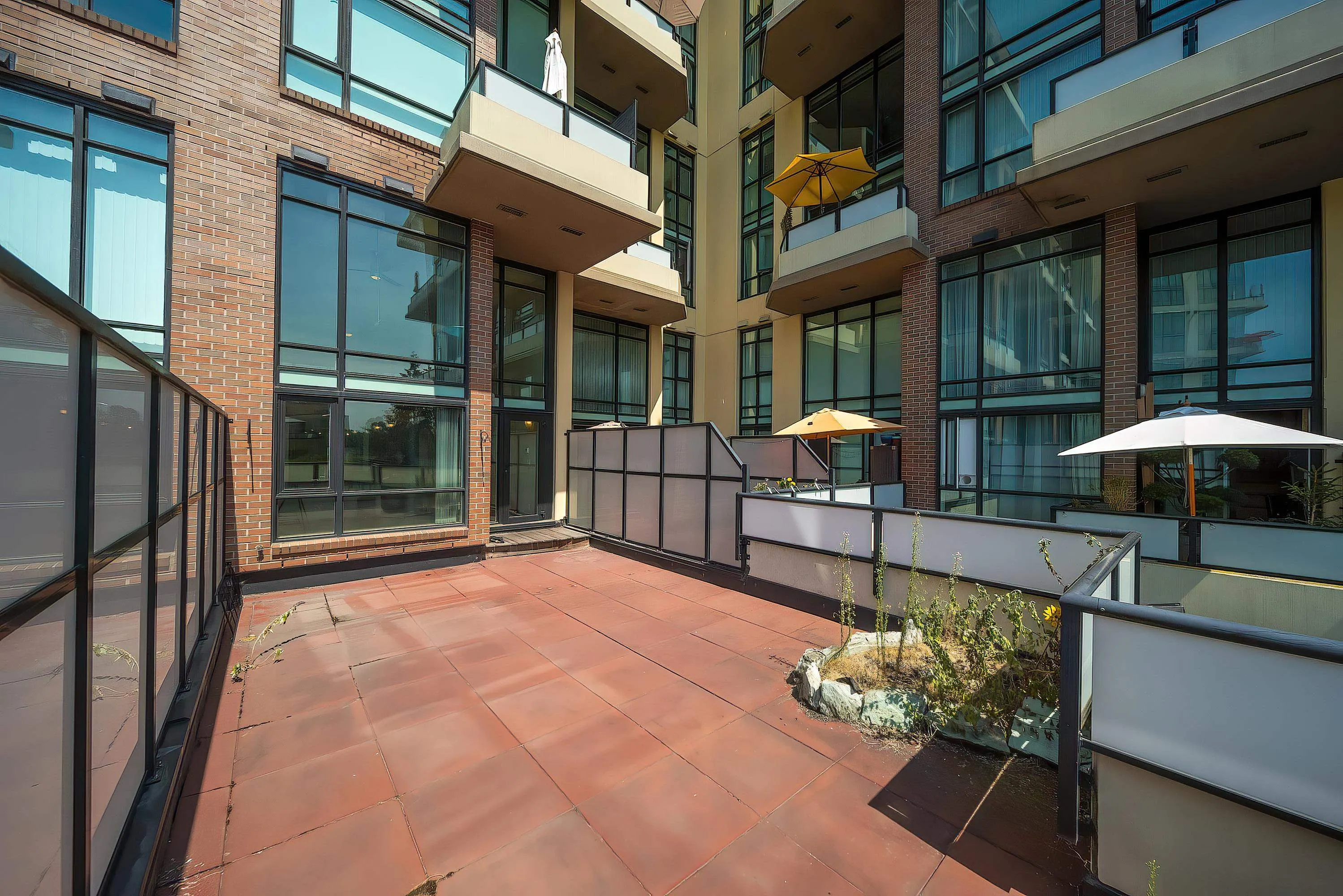 214 10 Renaissance Square