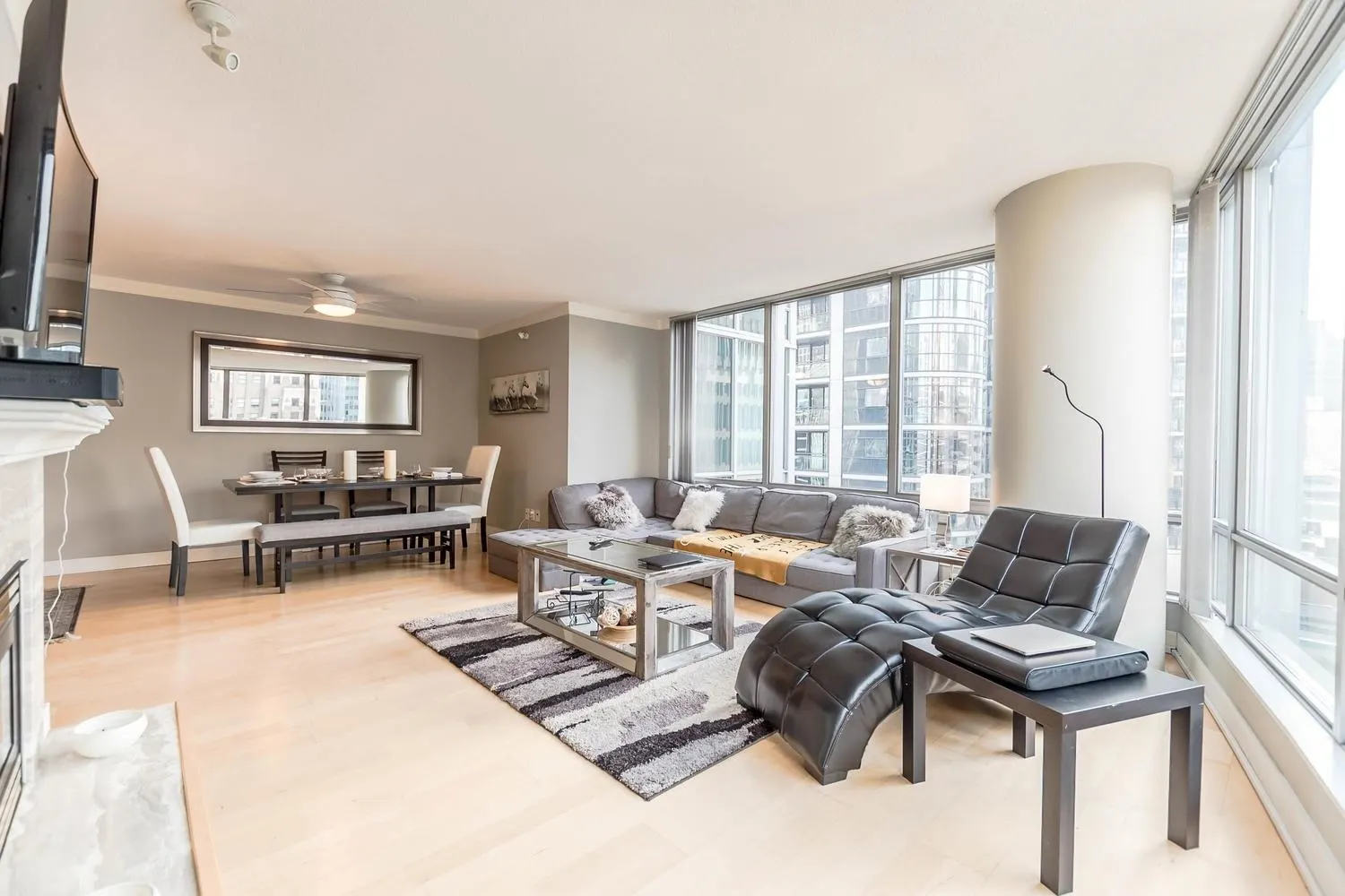1605 837 W Hastings Street