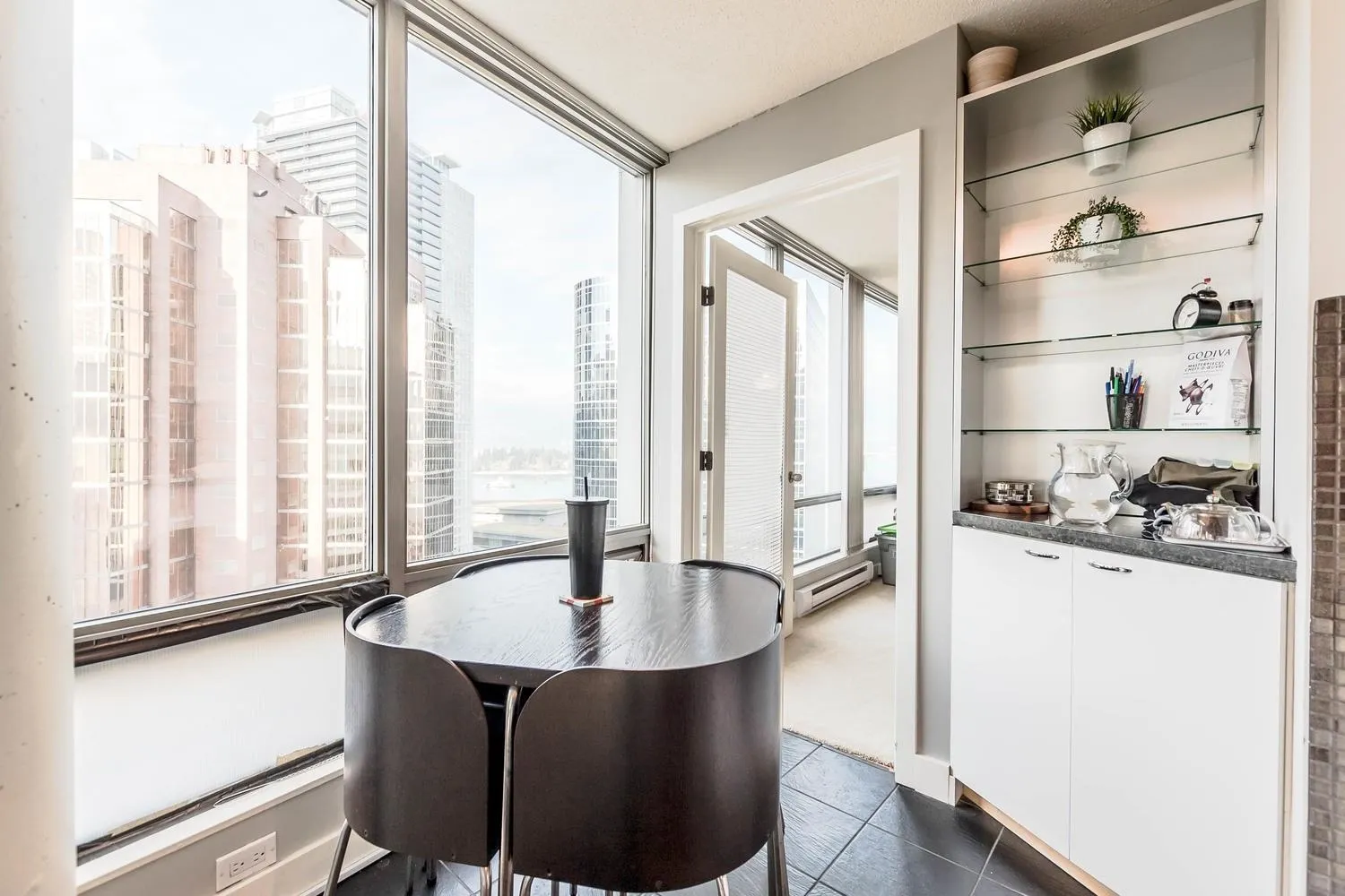 1605 837 W Hastings Street