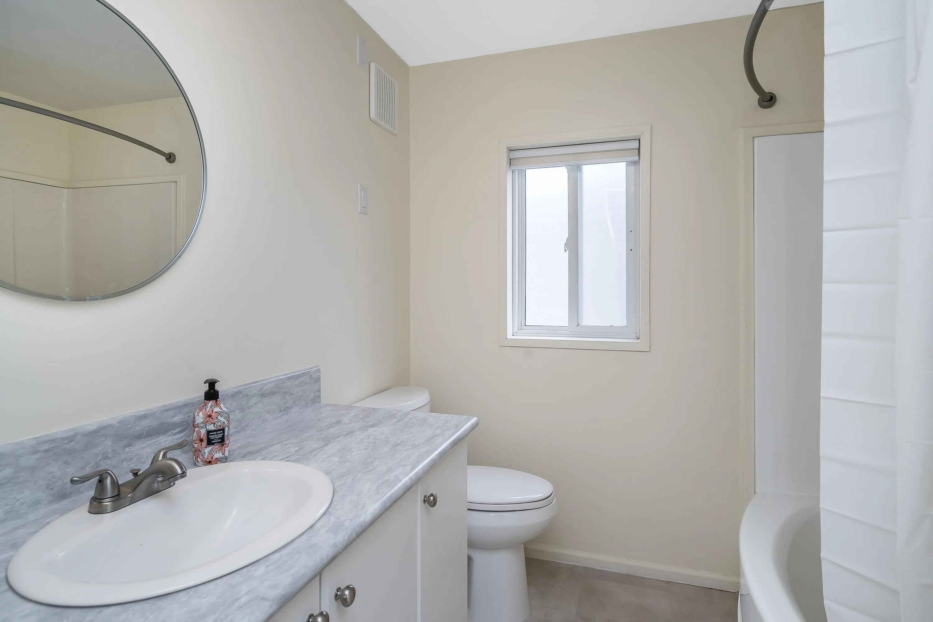 45 41168 Lougheed Highway