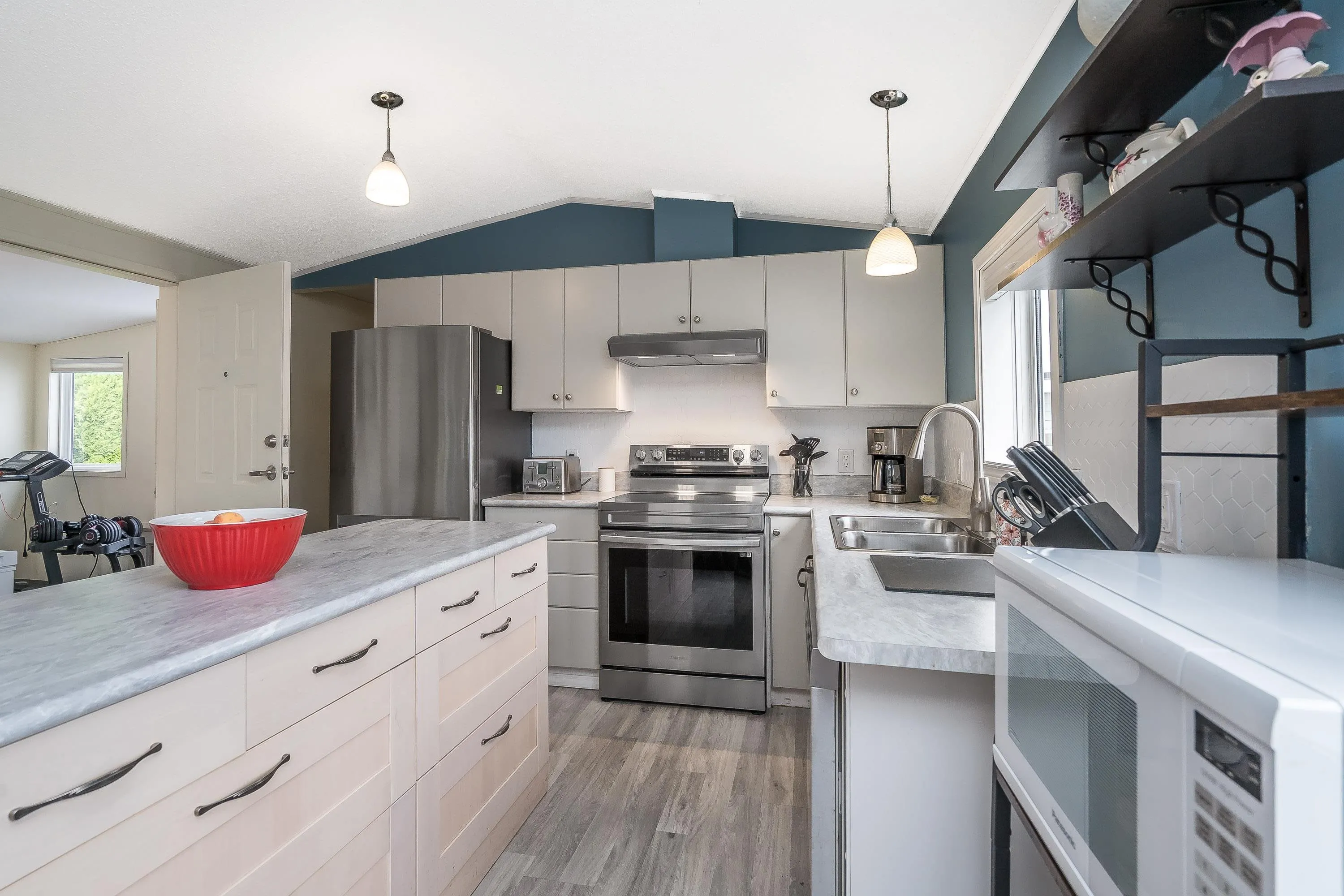 45 41168 Lougheed Highway