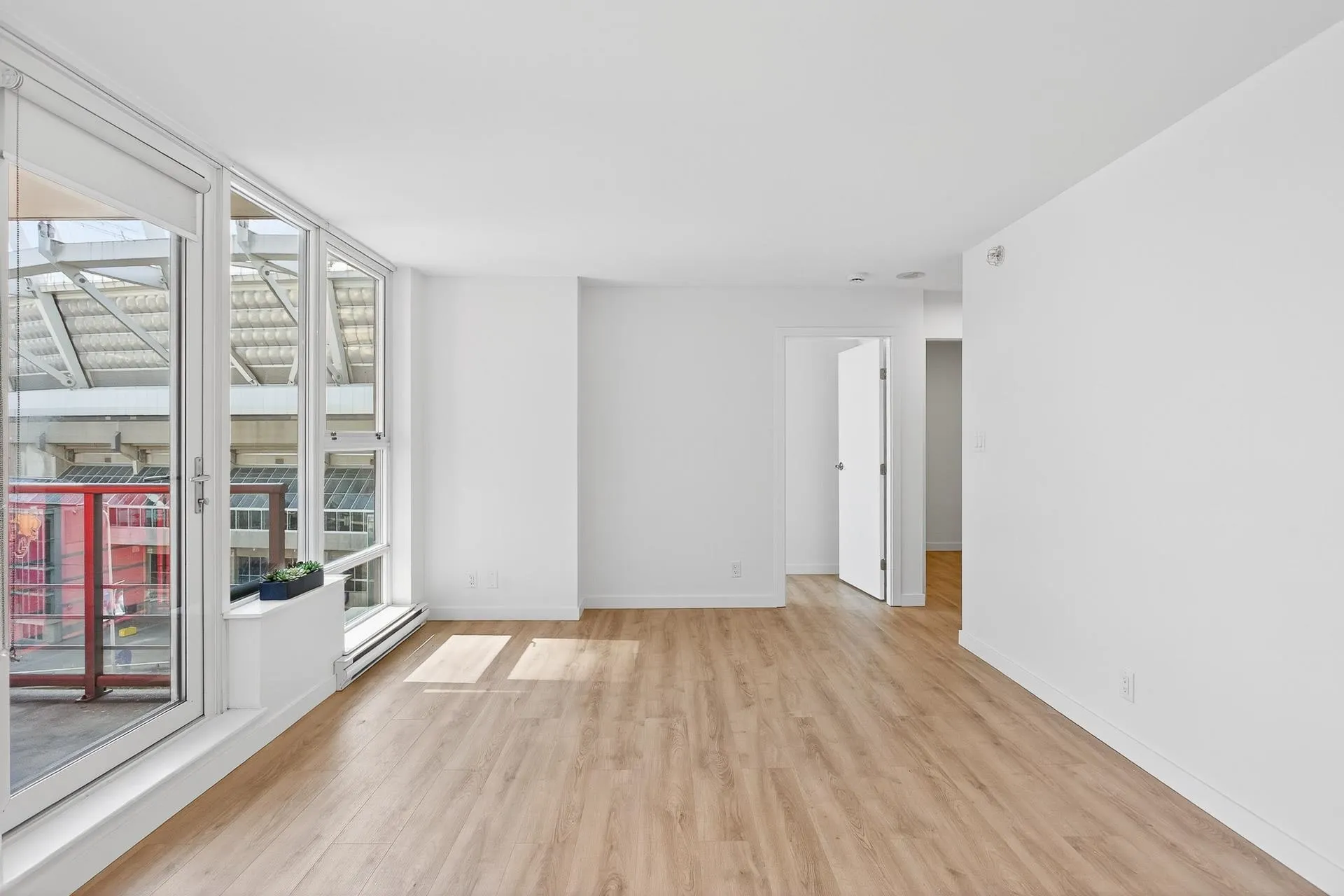 609 111 W Georgia Street