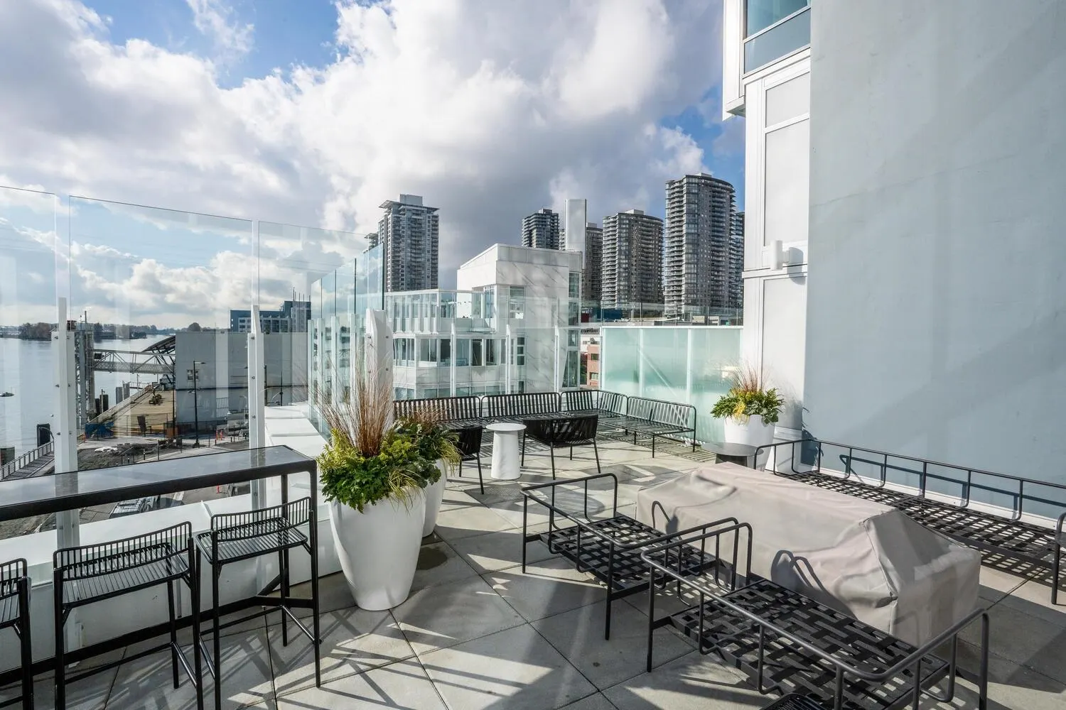 1907 680 Quayside Drive