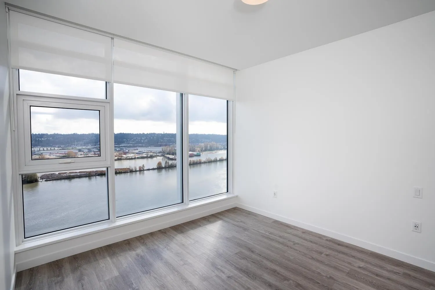 1907 680 Quayside Drive
