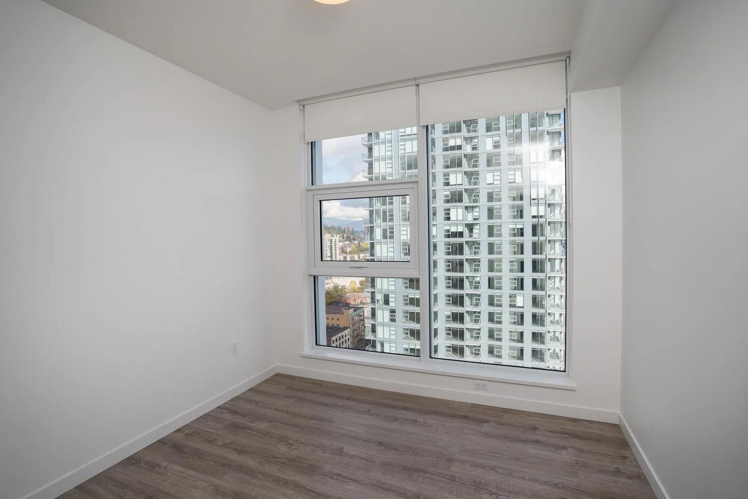 1907 680 Quayside Drive
