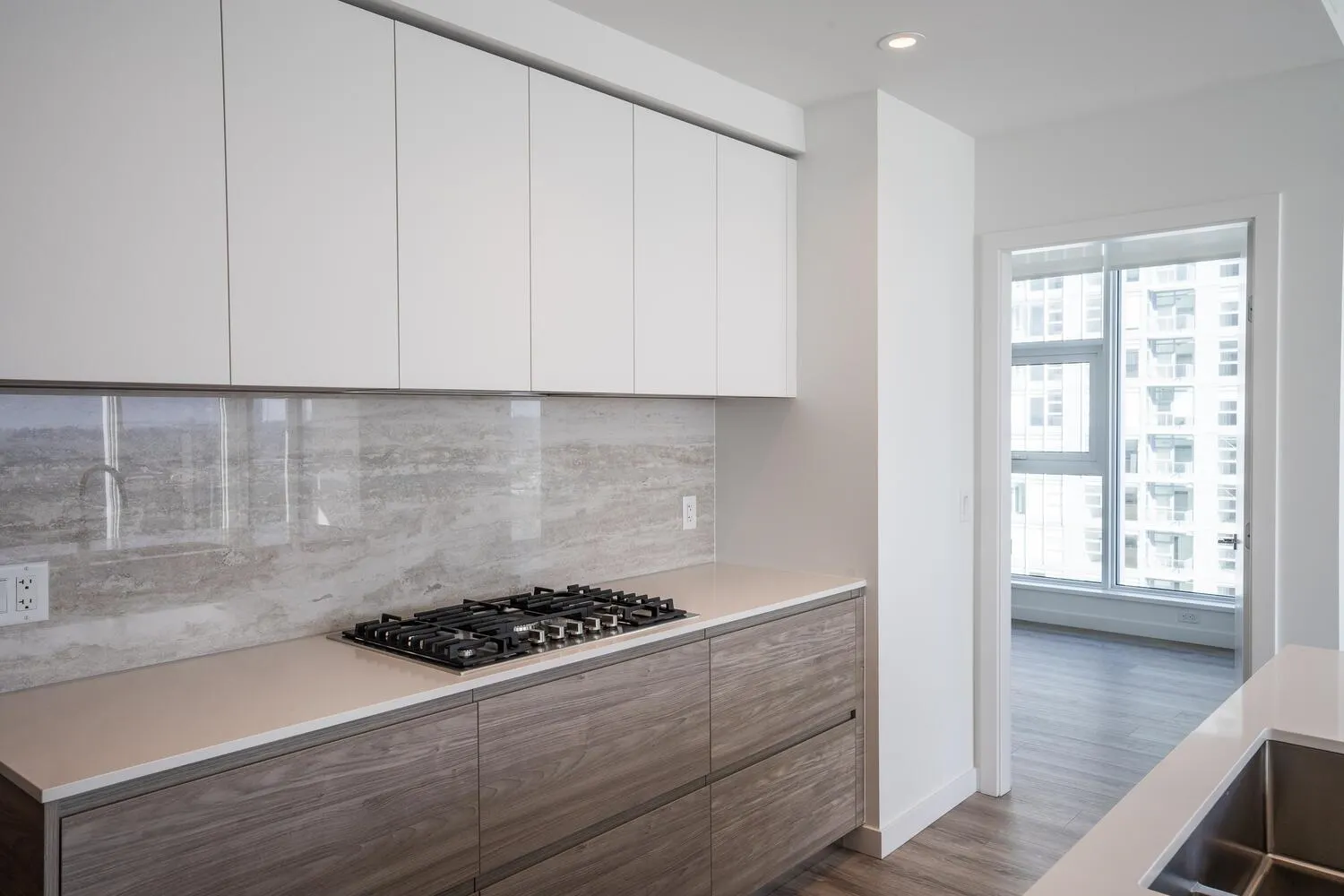 1907 680 Quayside Drive