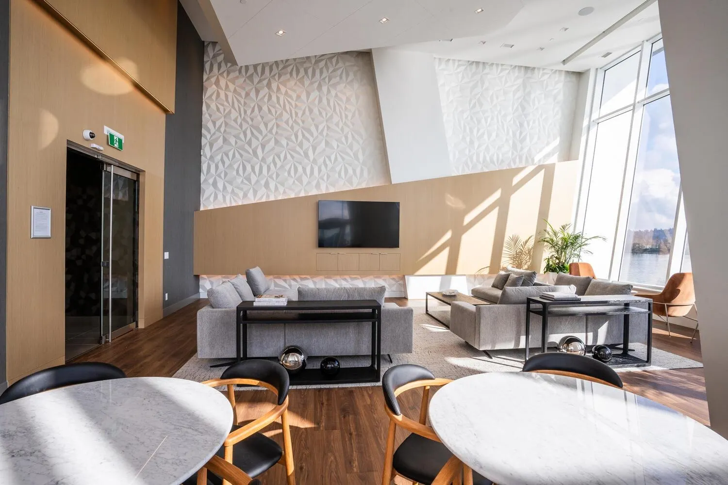 1907 680 Quayside Drive