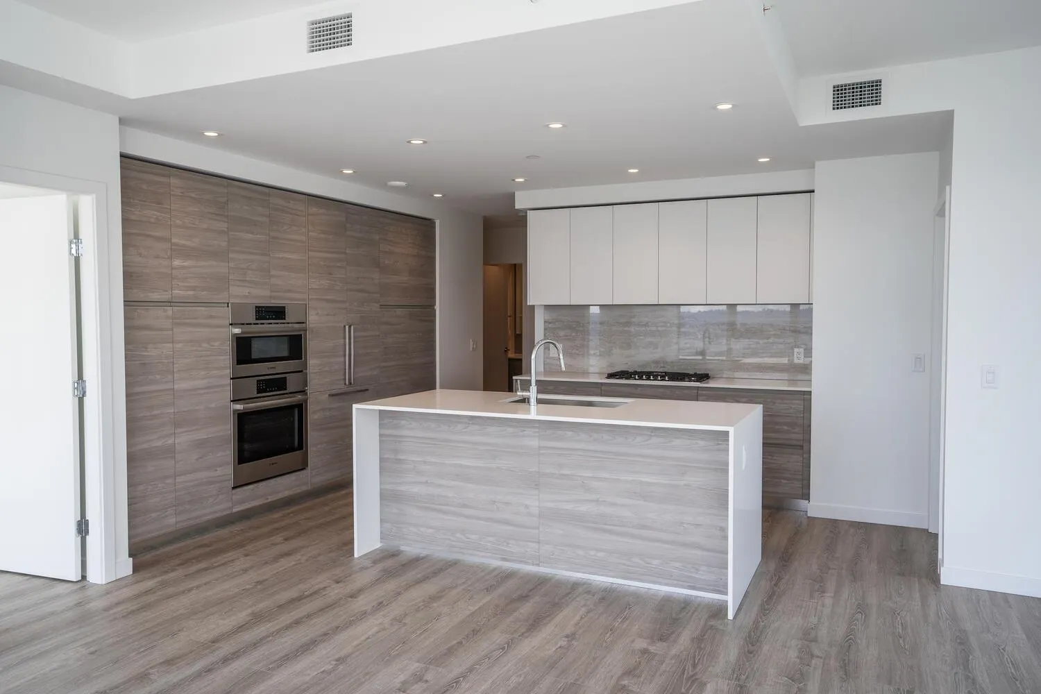 1907 680 Quayside Drive