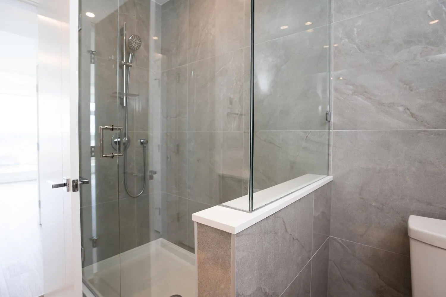 1907 680 Quayside Drive