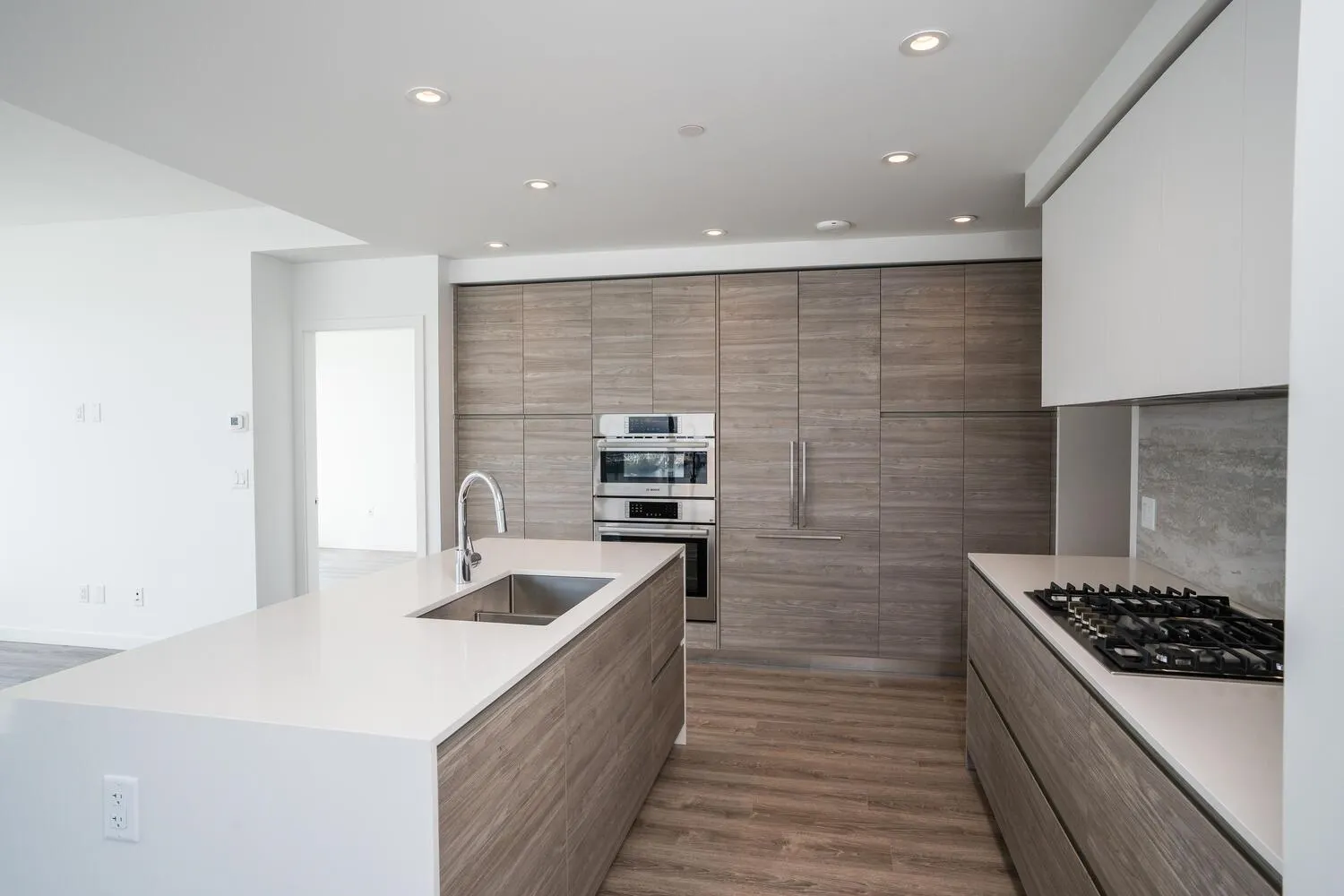 1907 680 Quayside Drive