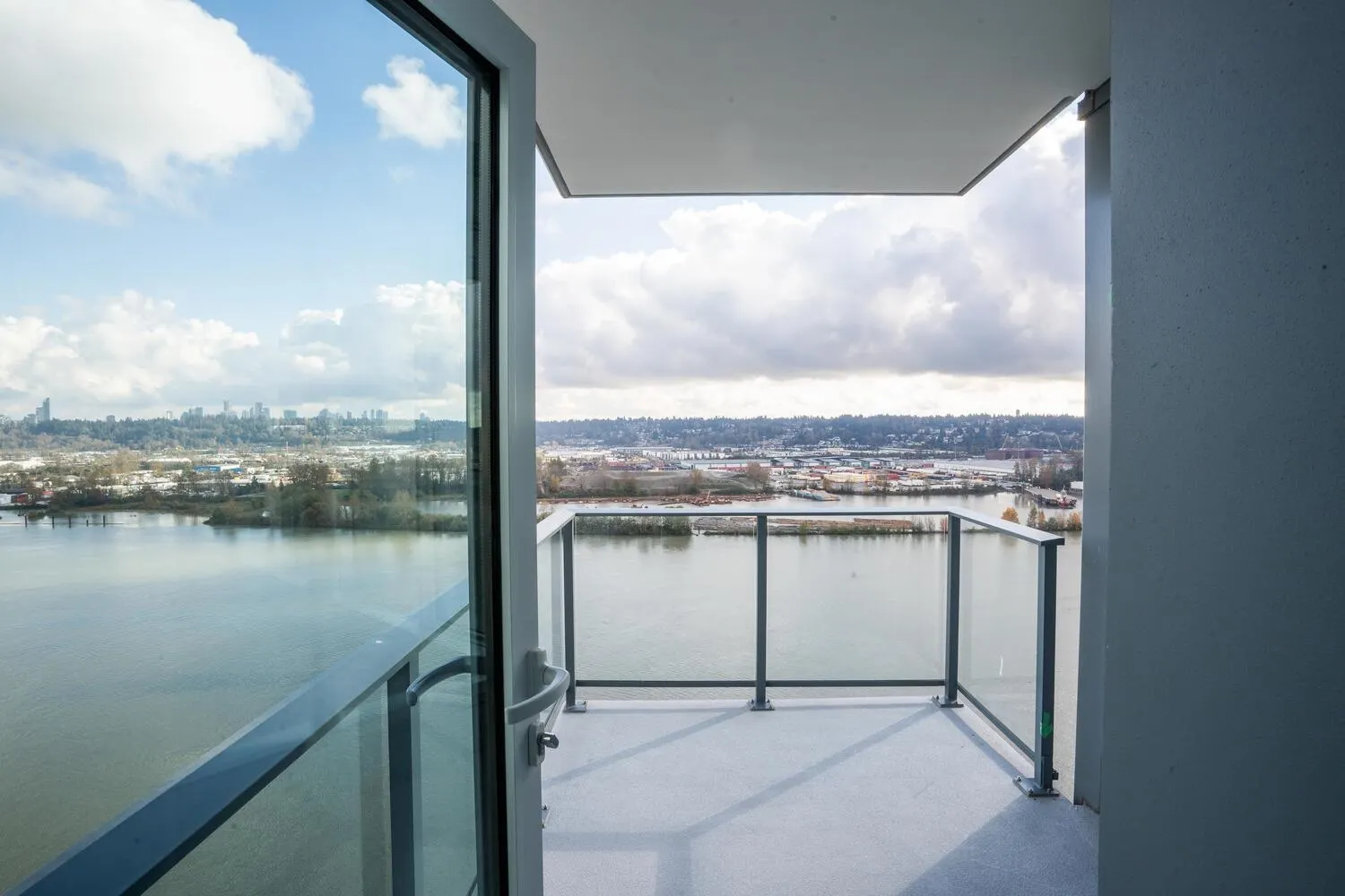 1907 680 Quayside Drive