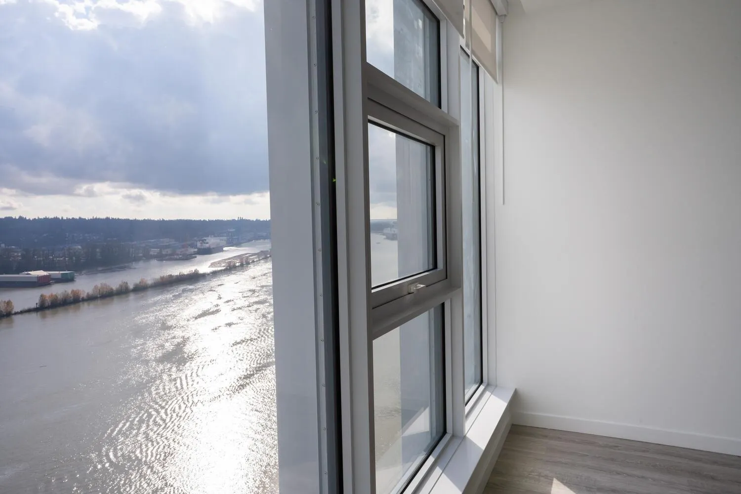 1907 680 Quayside Drive