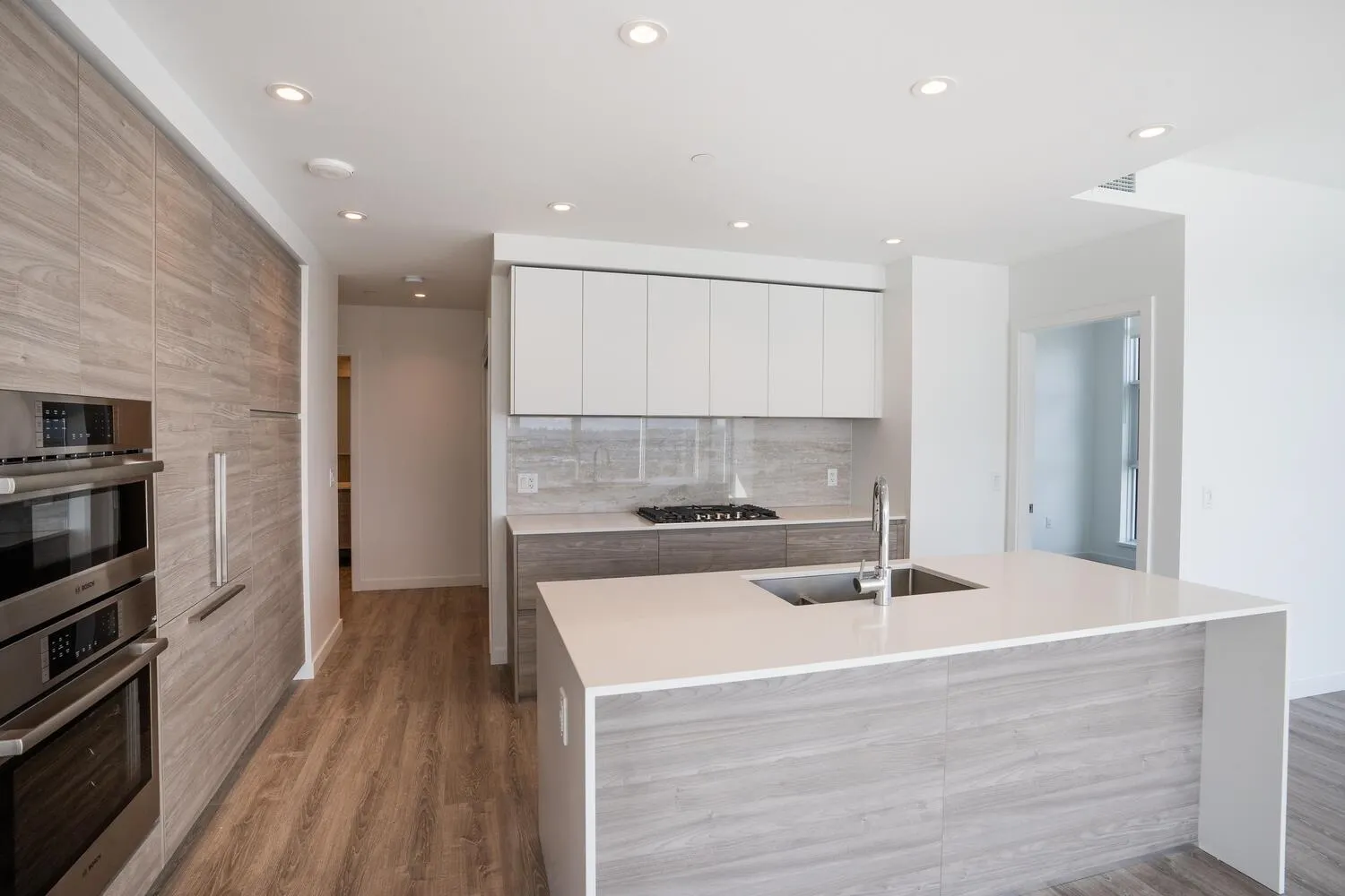 1907 680 Quayside Drive