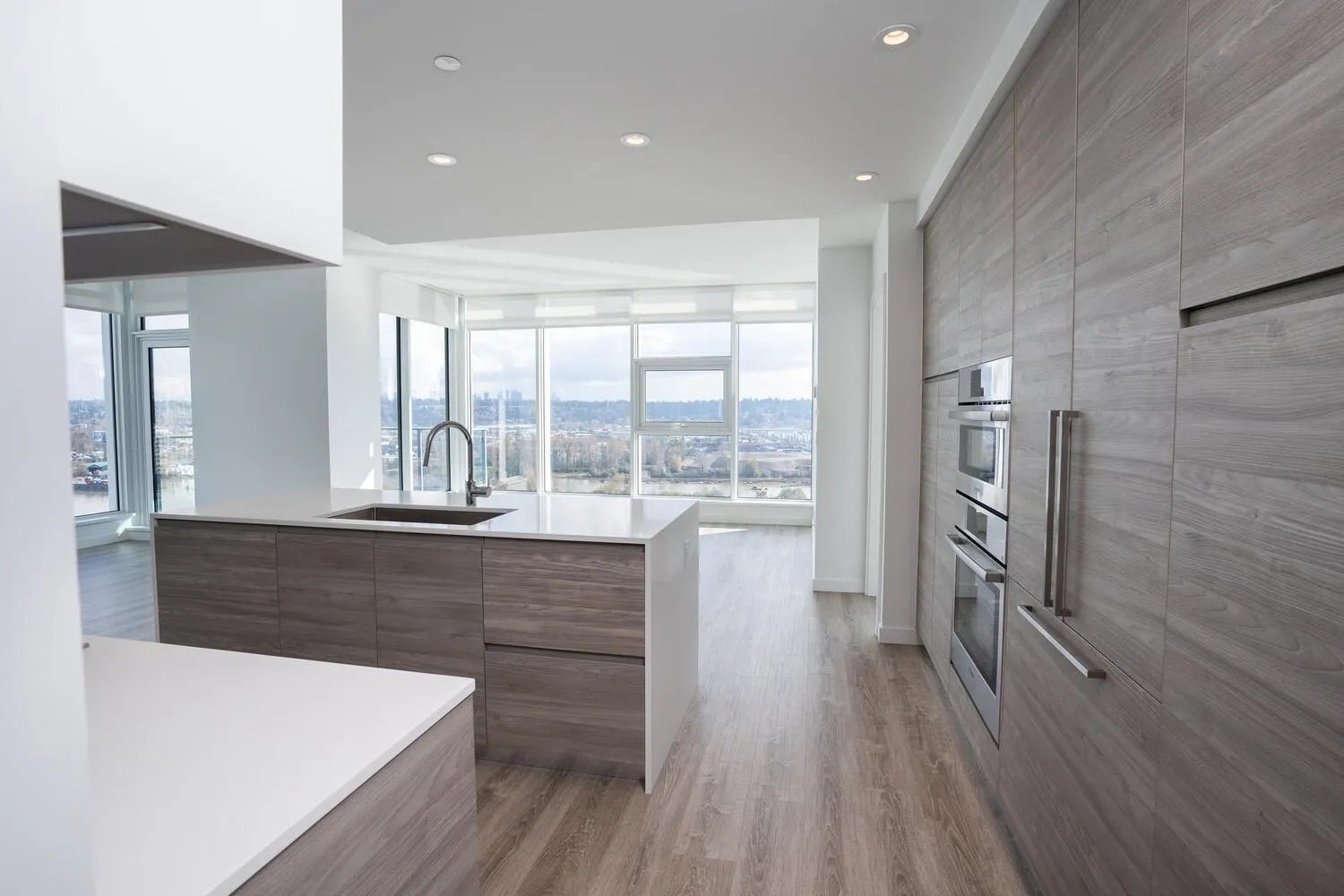 1907 680 Quayside Drive