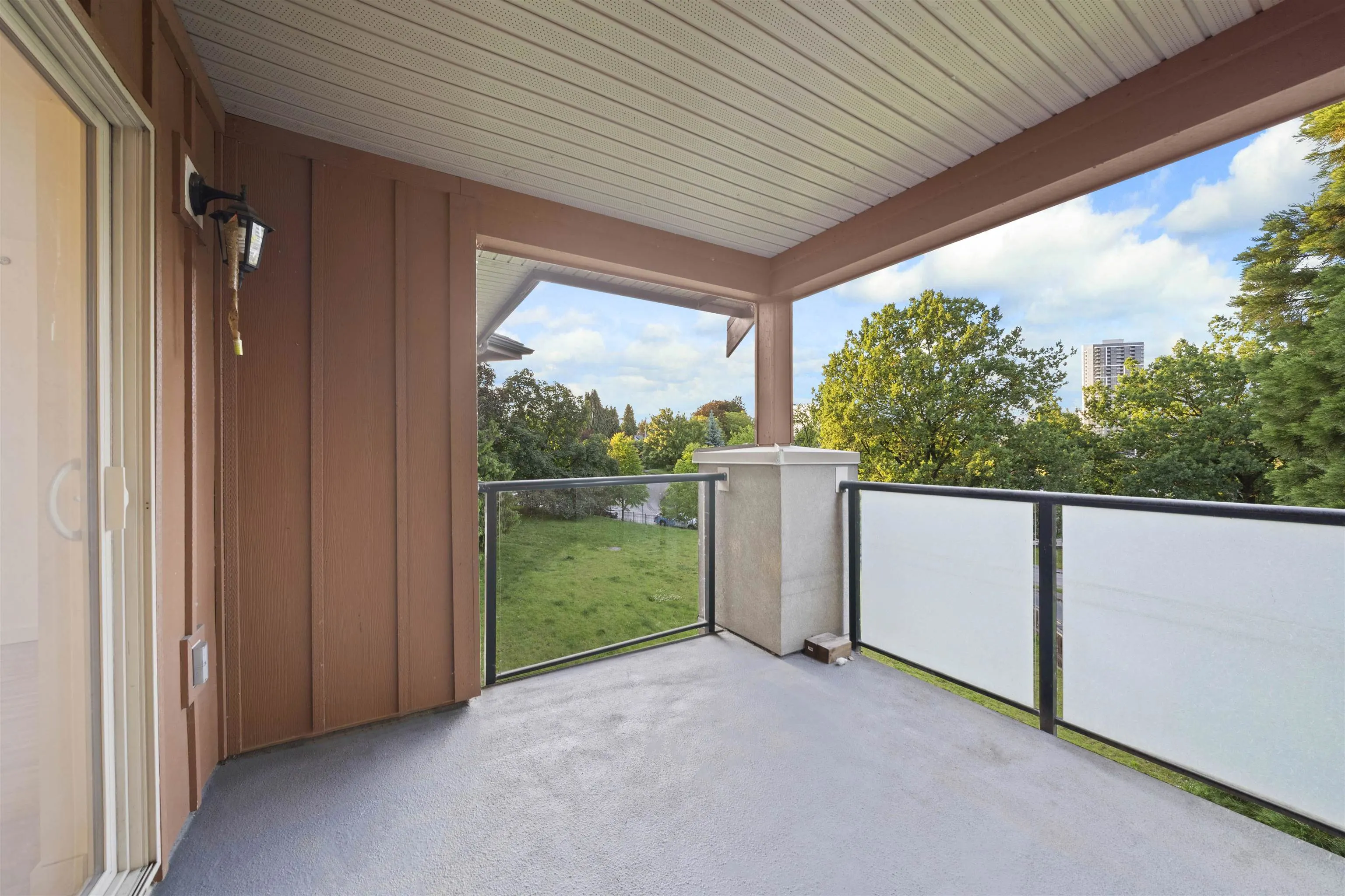 3408 240 Sherbrooke Street
