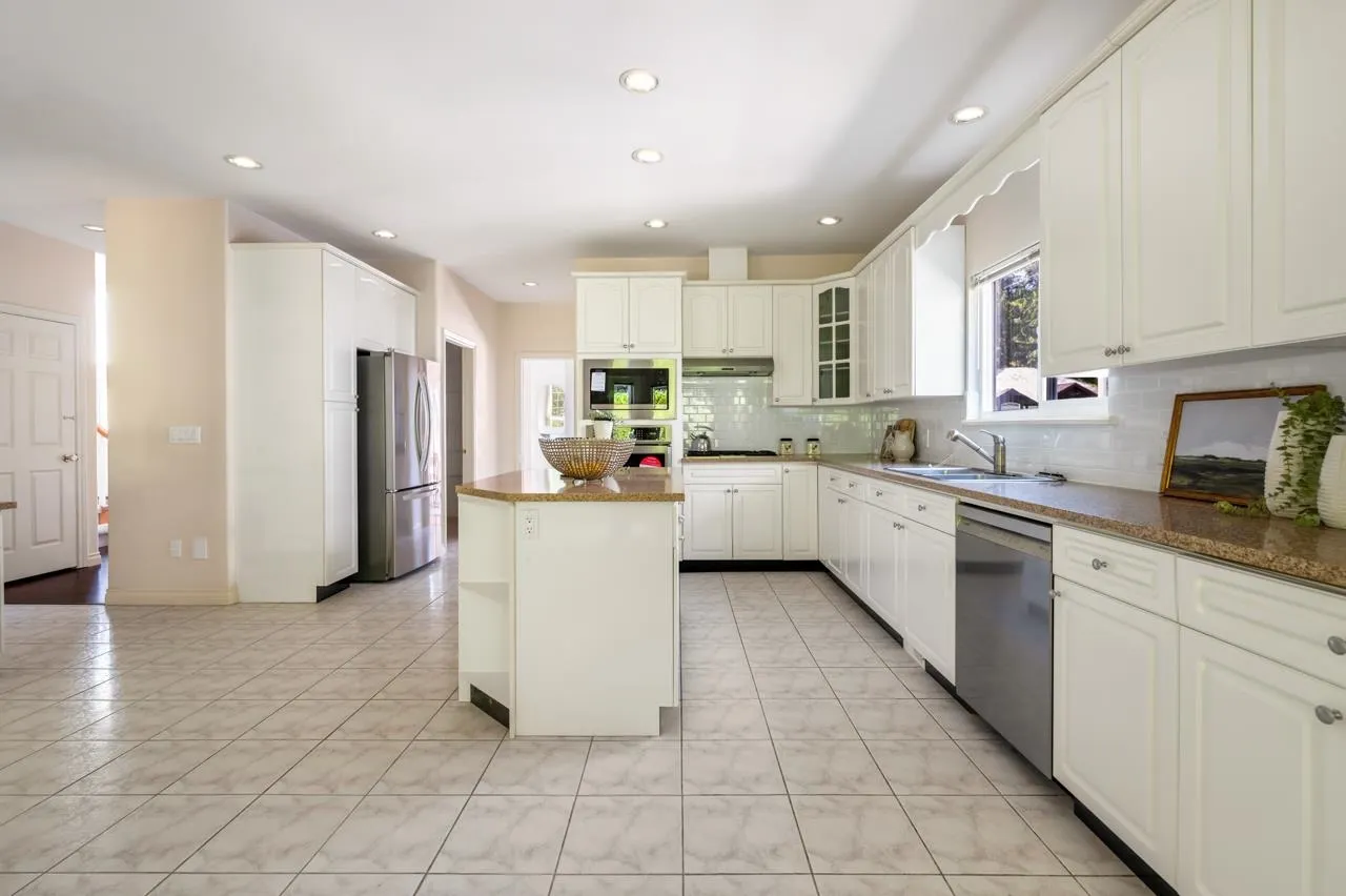 2529 Sapphire Place