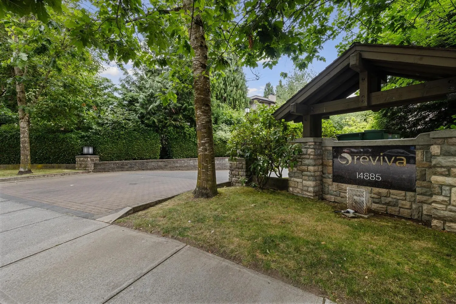 309 14885 105 Avenue