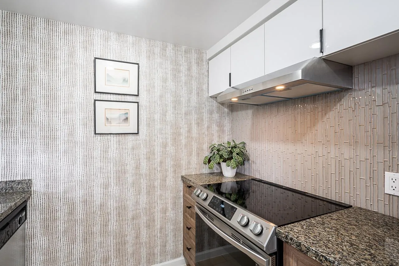 302 1228 Marinaside Crescent