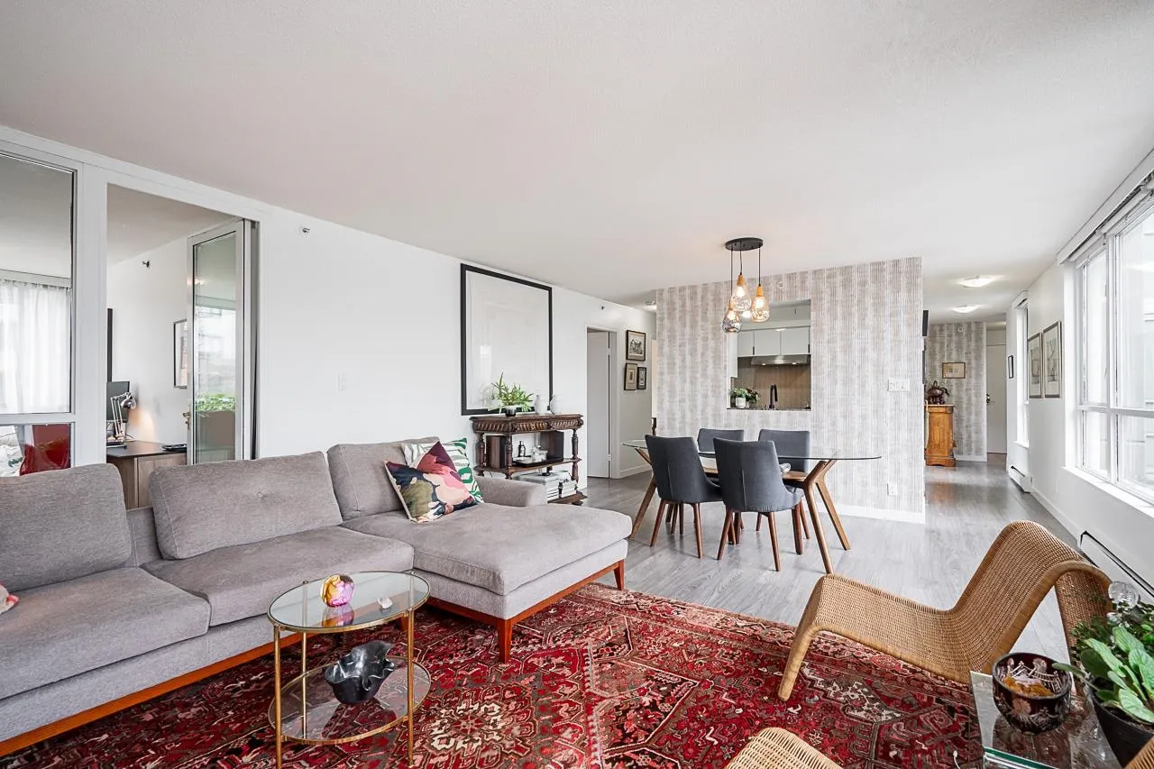 302 1228 Marinaside Crescent
