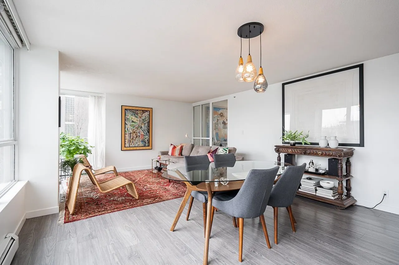 302 1228 Marinaside Crescent