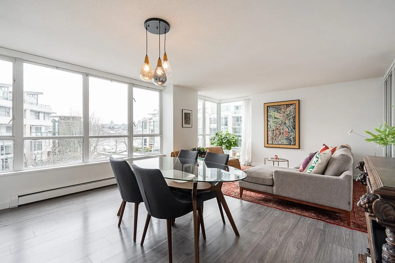 302 1228 Marinaside Crescent