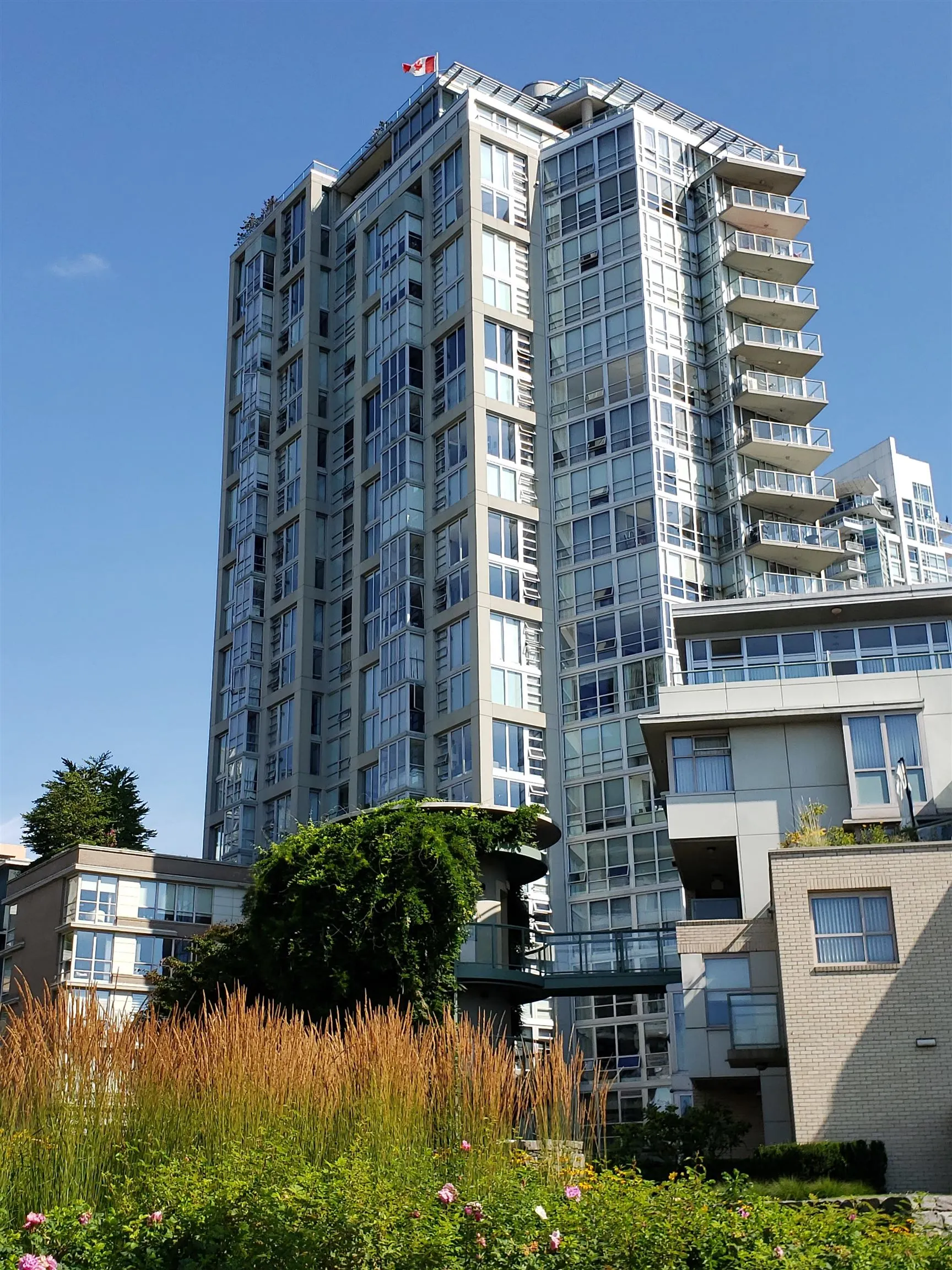 302 1228 Marinaside Crescent