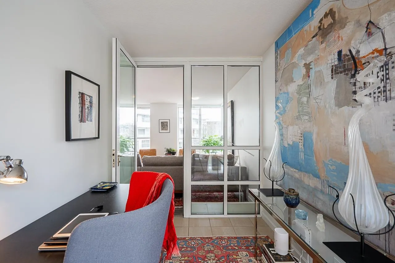 302 1228 Marinaside Crescent