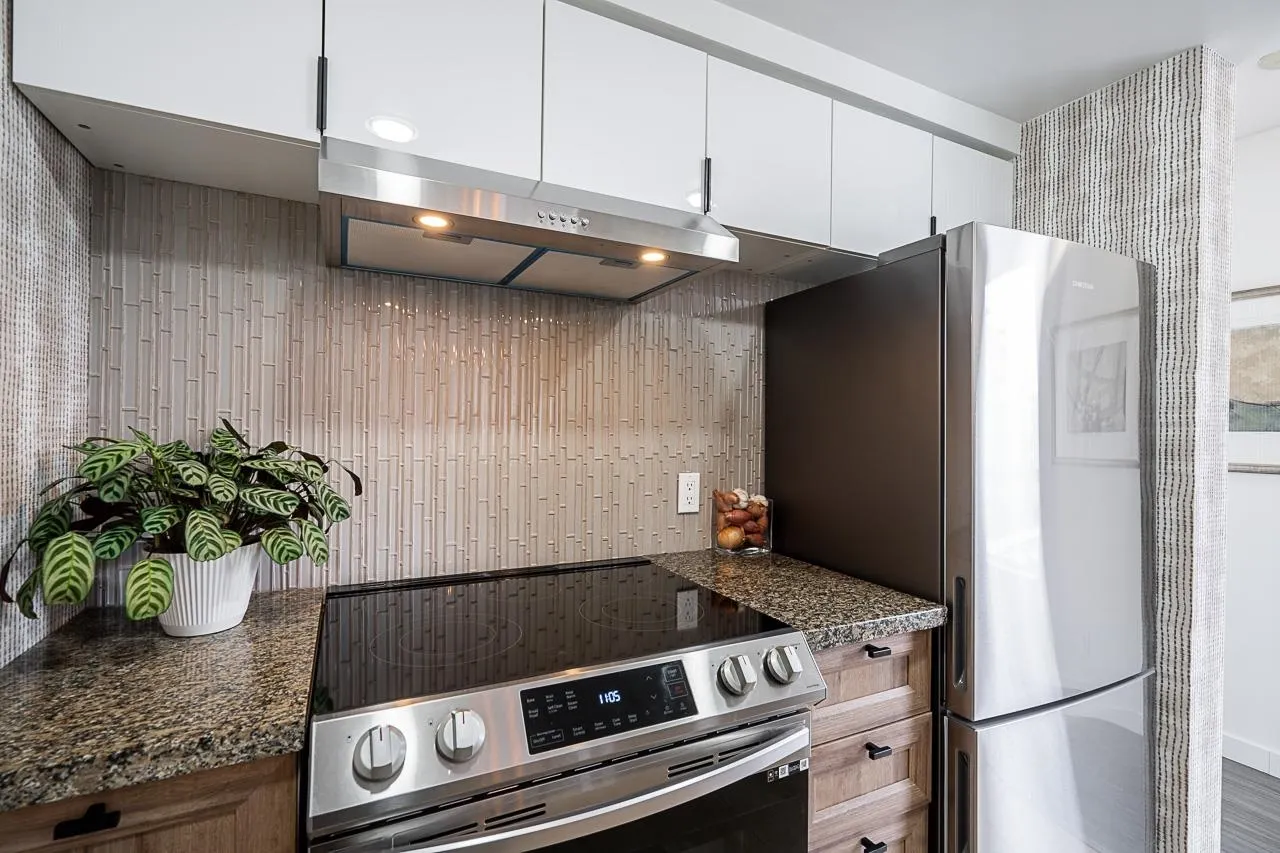 302 1228 Marinaside Crescent