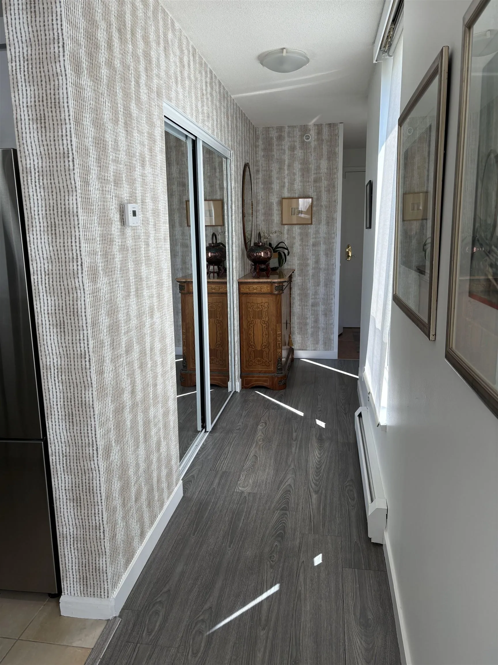 302 1228 Marinaside Crescent