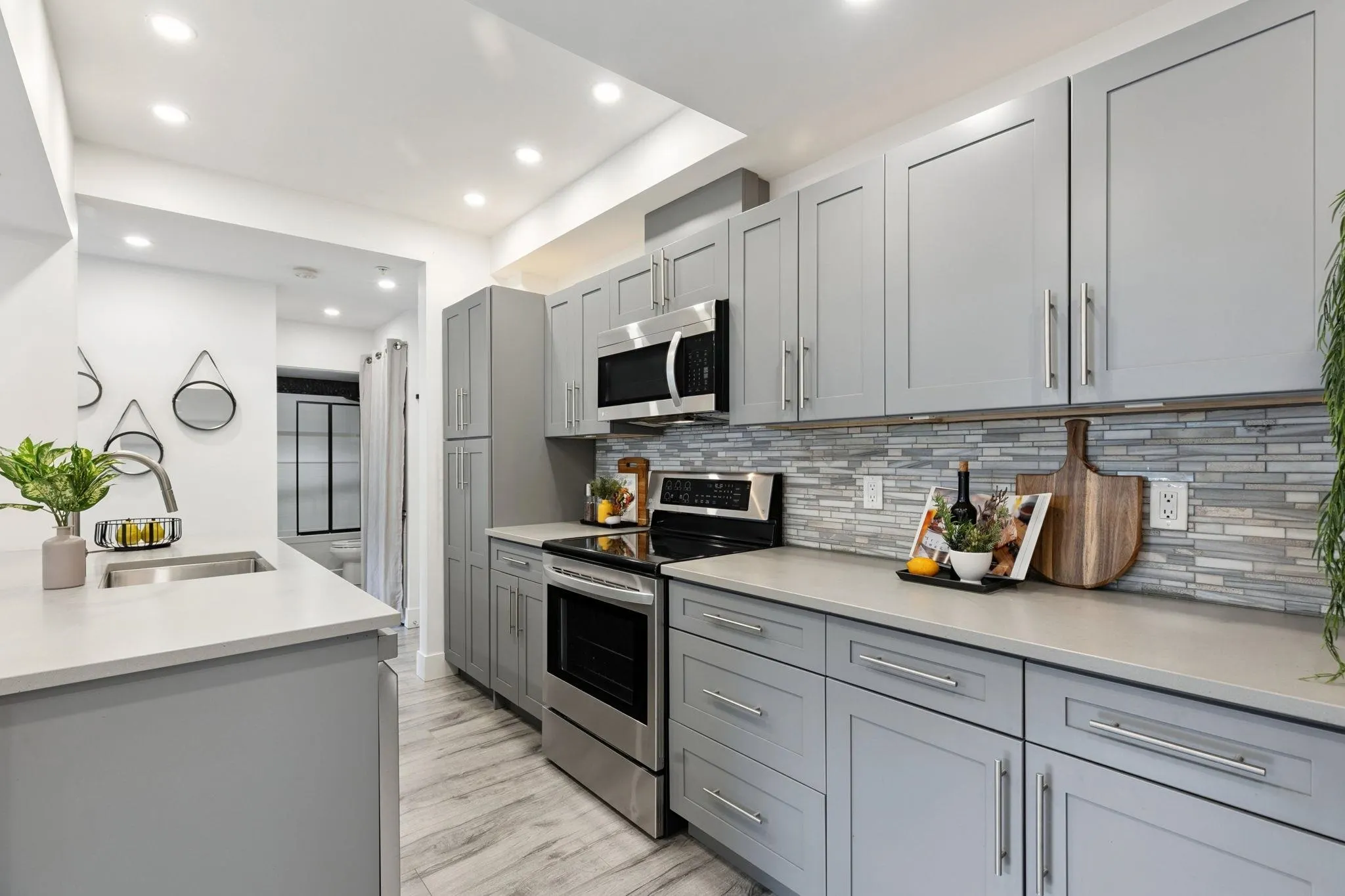 101 2036 Coquitlam Avenue