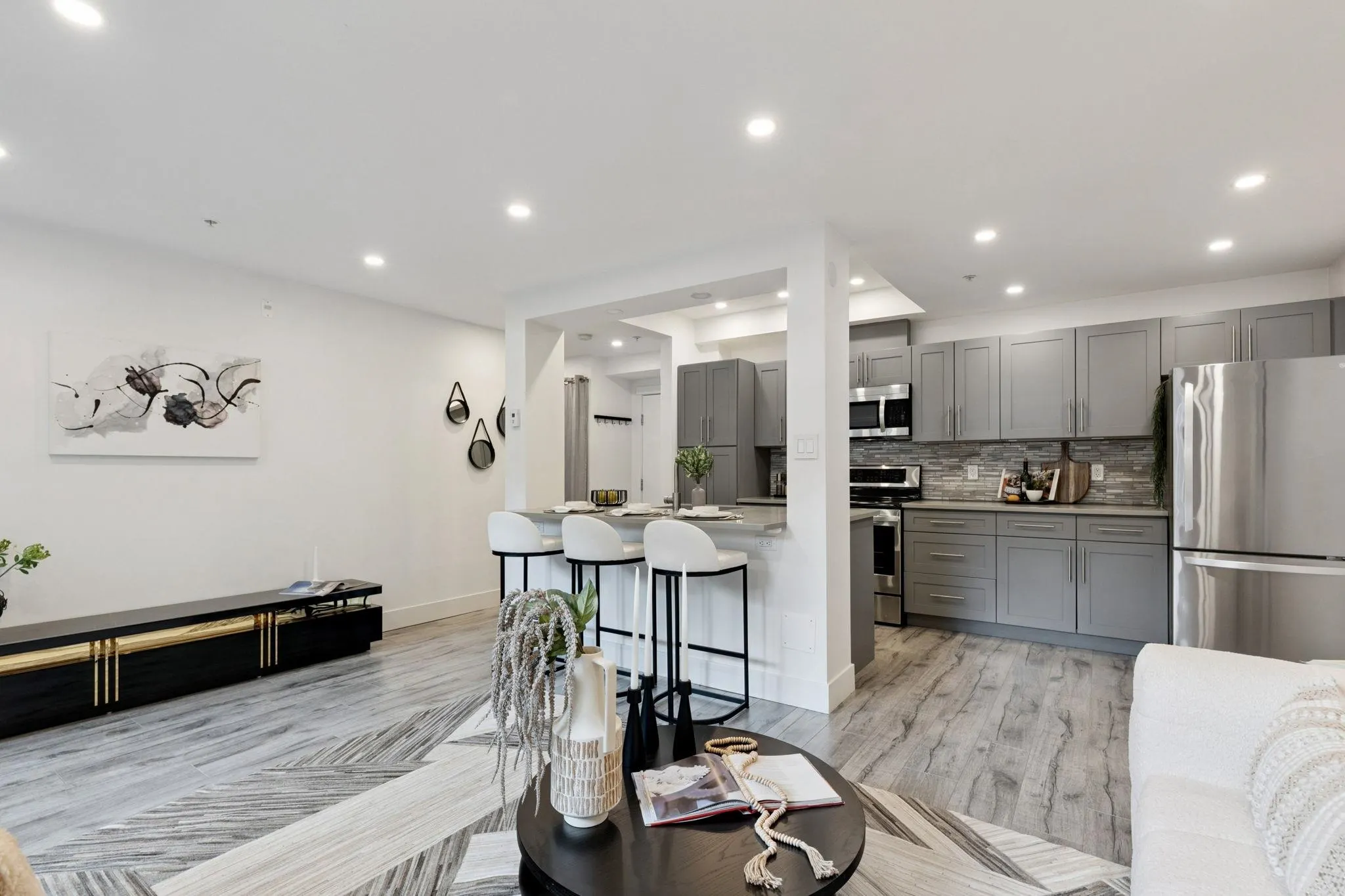 101 2036 Coquitlam Avenue