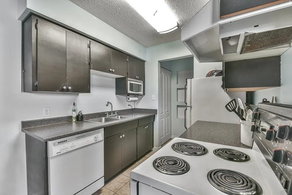 306 2211 Clearbrook Road