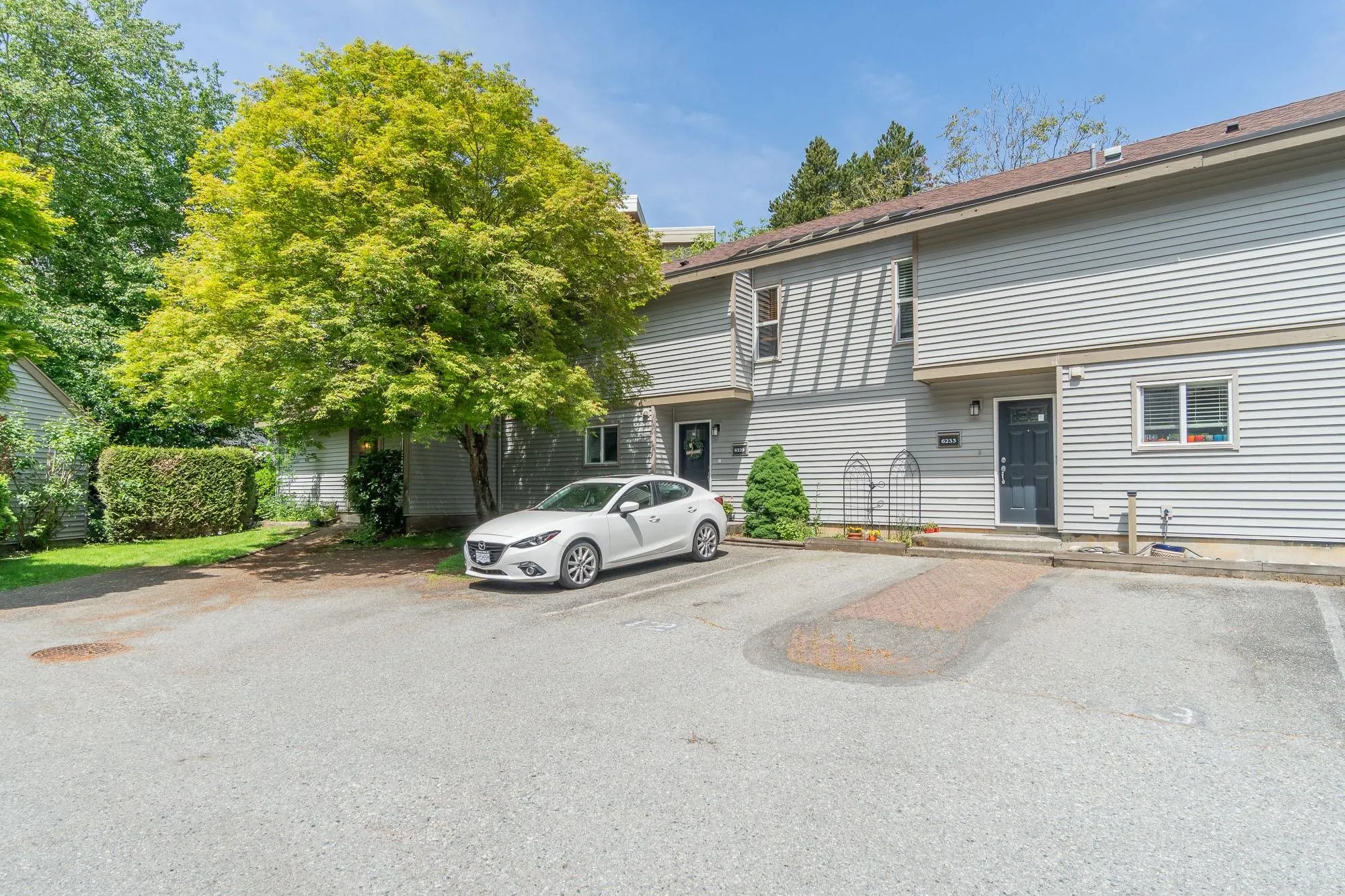 6229 E Greenside Drive