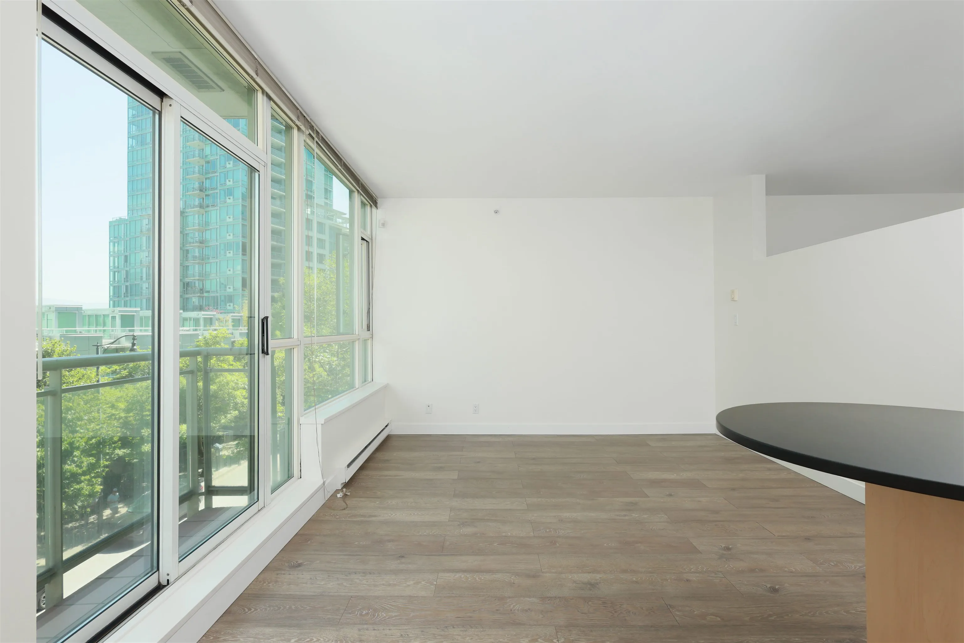402 1478 W Hastings Street