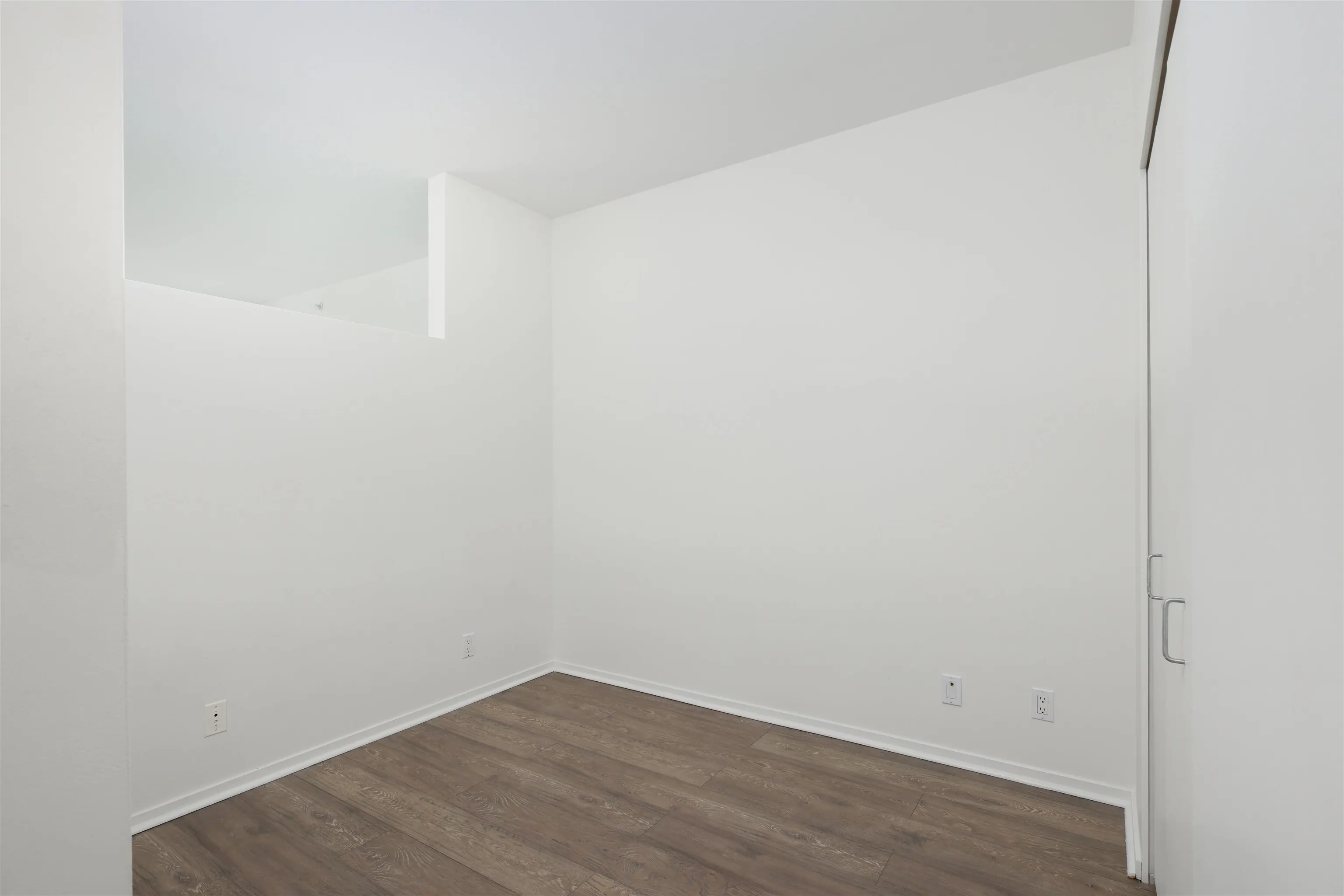 402 1478 W Hastings Street