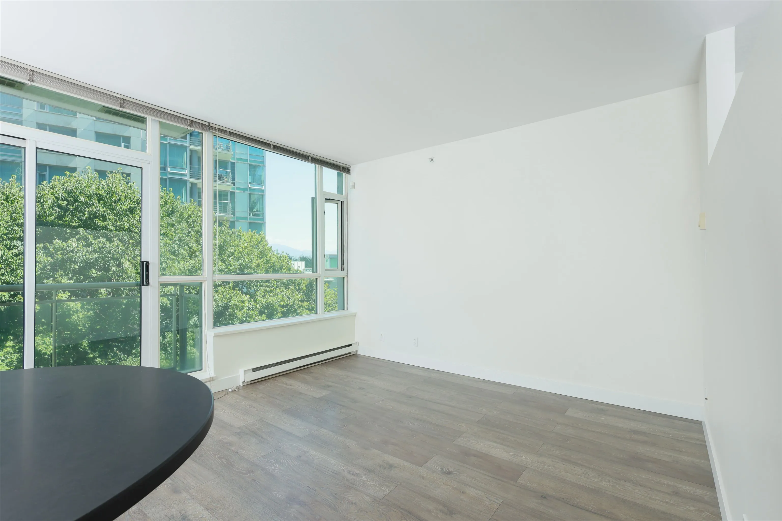 402 1478 W Hastings Street