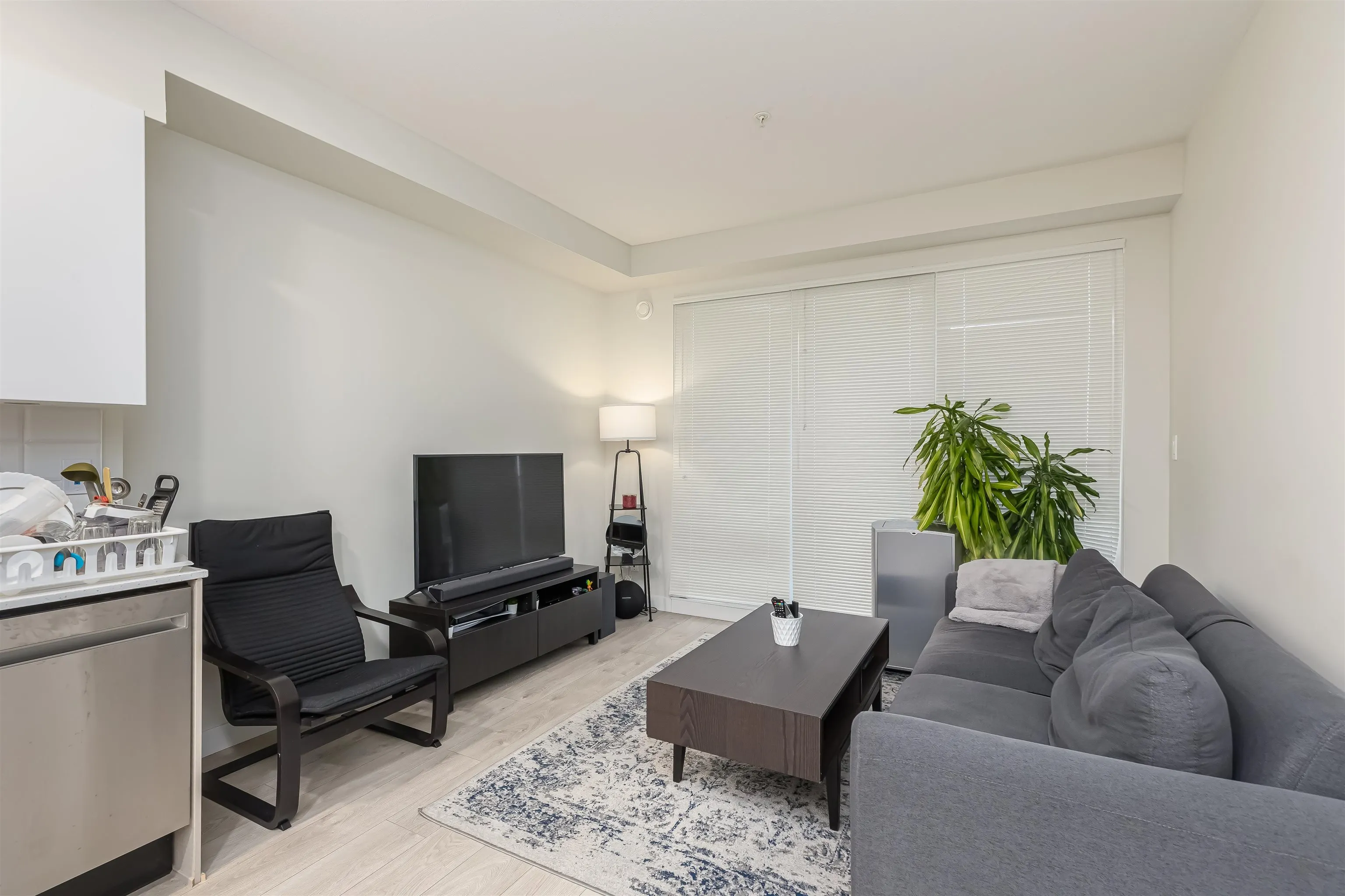 406 10838 Whalley Boulevard