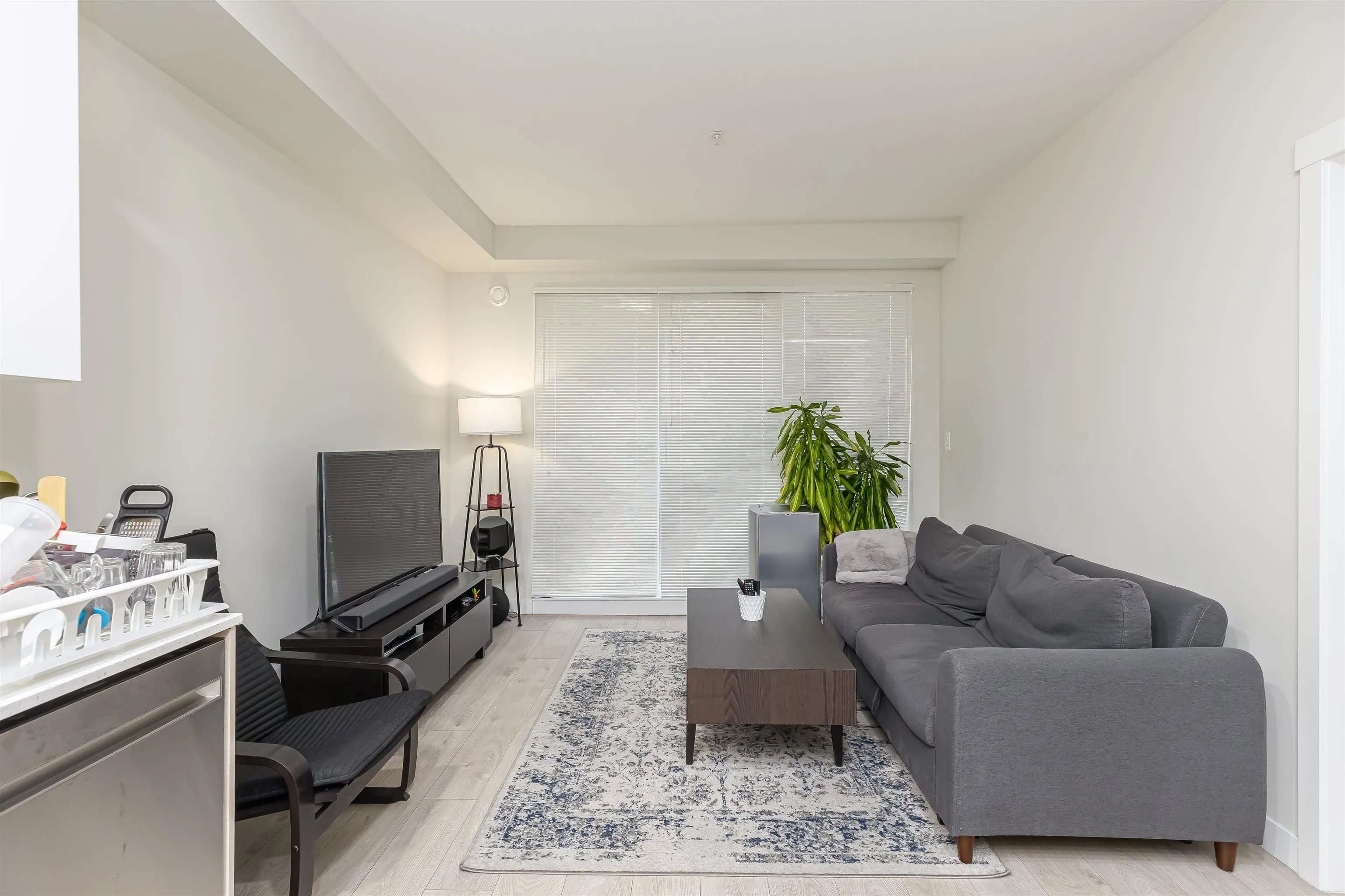 406 10838 Whalley Boulevard