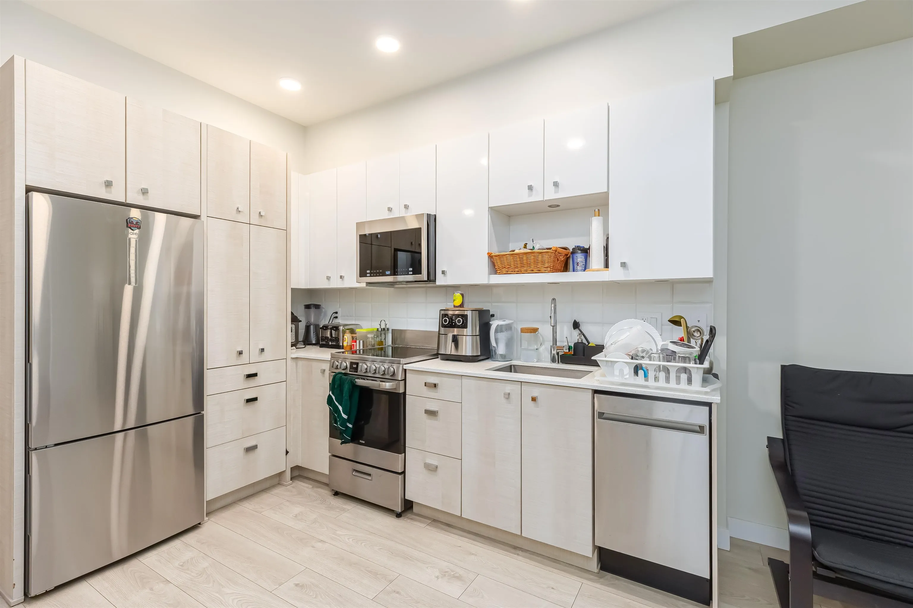 406 10838 Whalley Boulevard