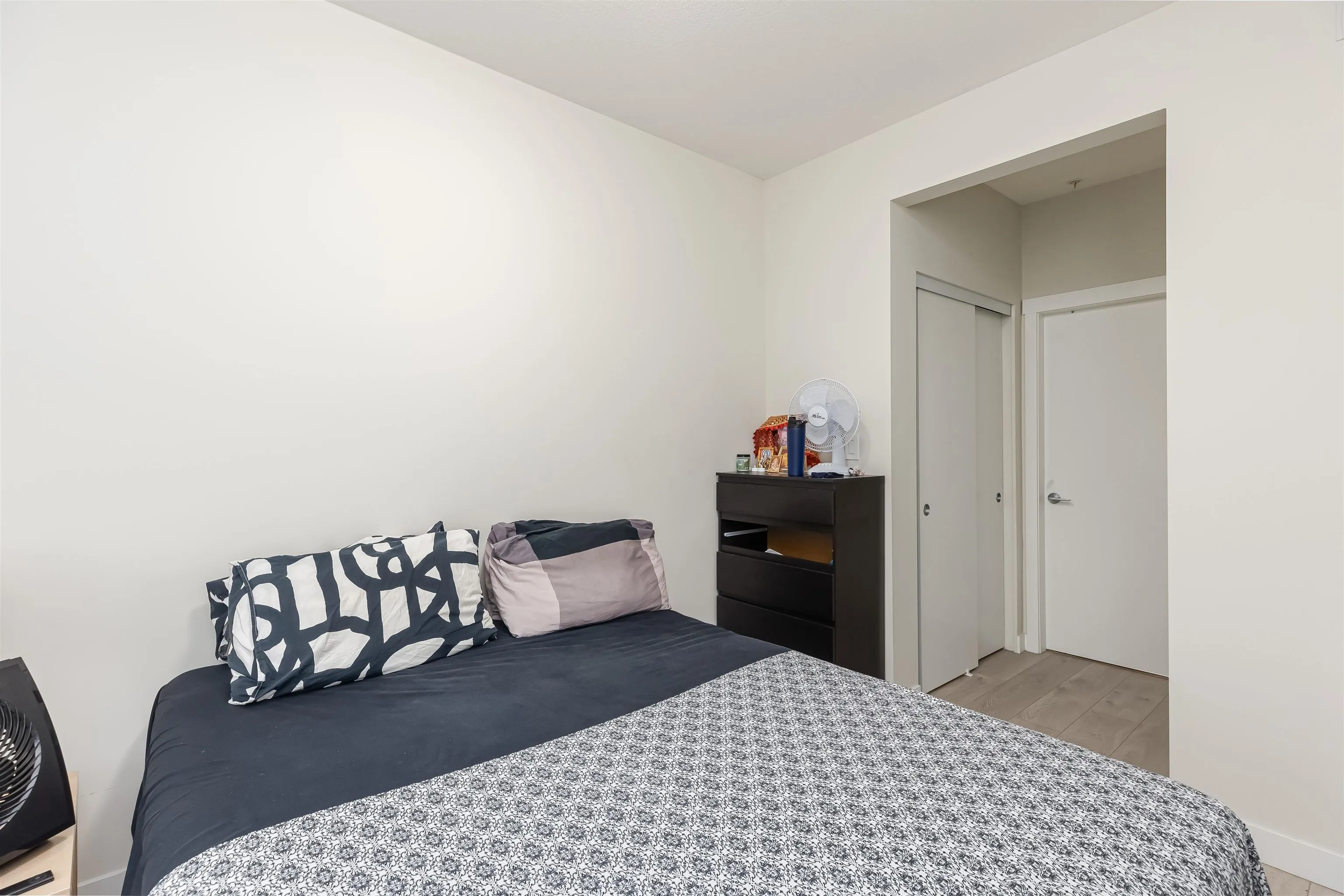 406 10838 Whalley Boulevard
