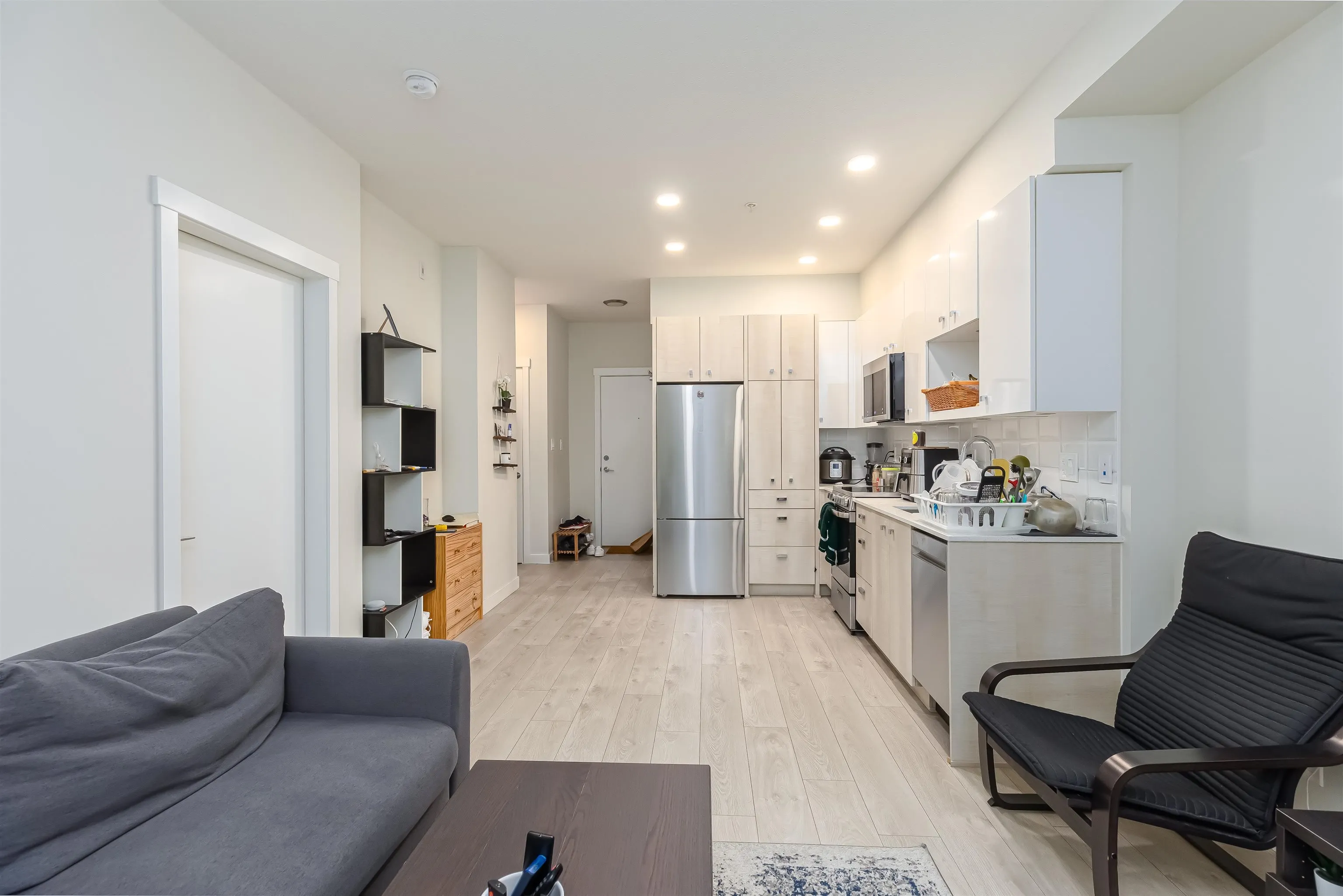 406 10838 Whalley Boulevard