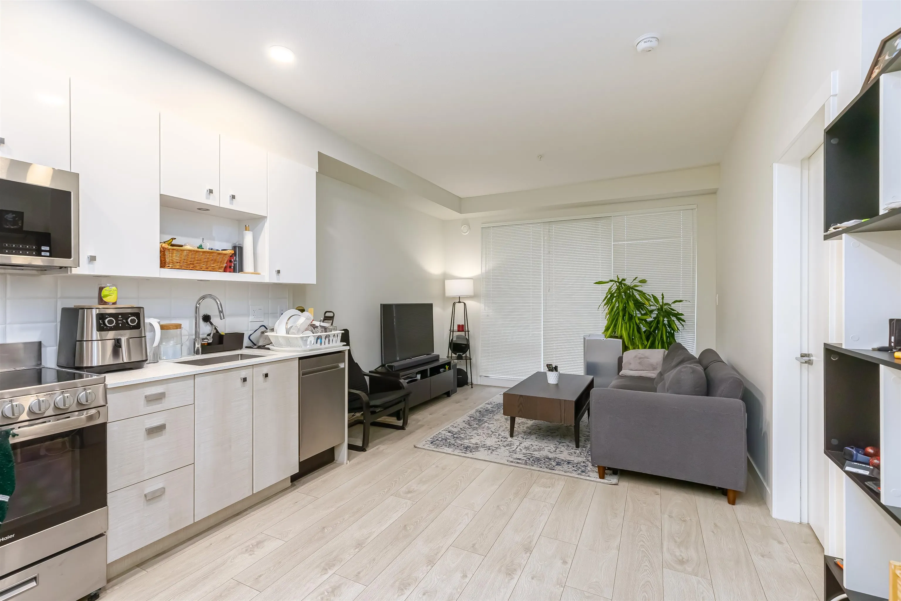 406 10838 Whalley Boulevard