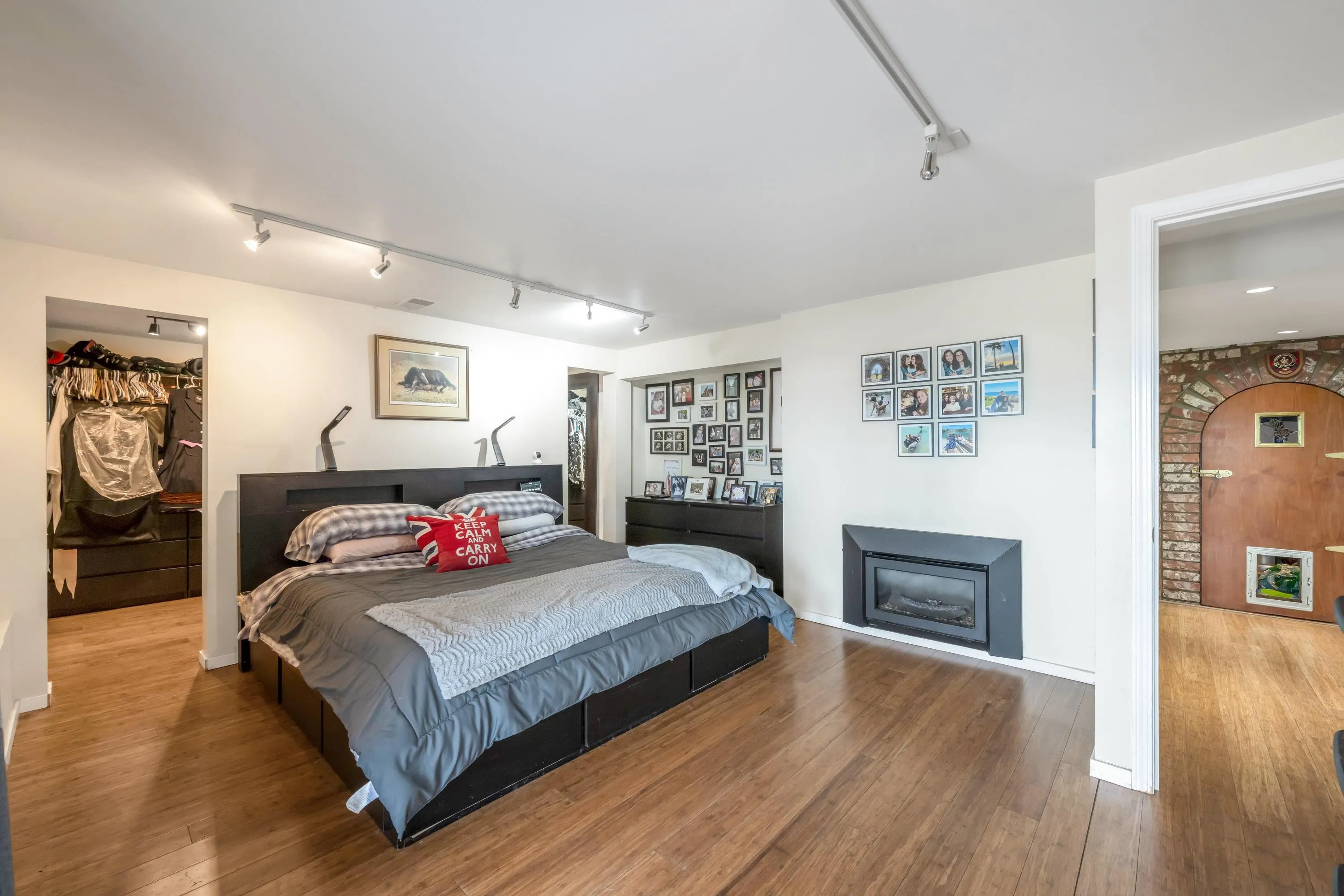 2385 Wall Street