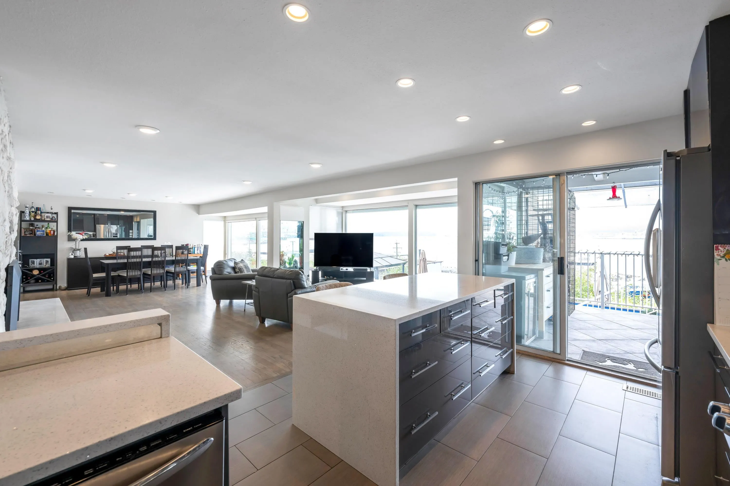 2385 Wall Street