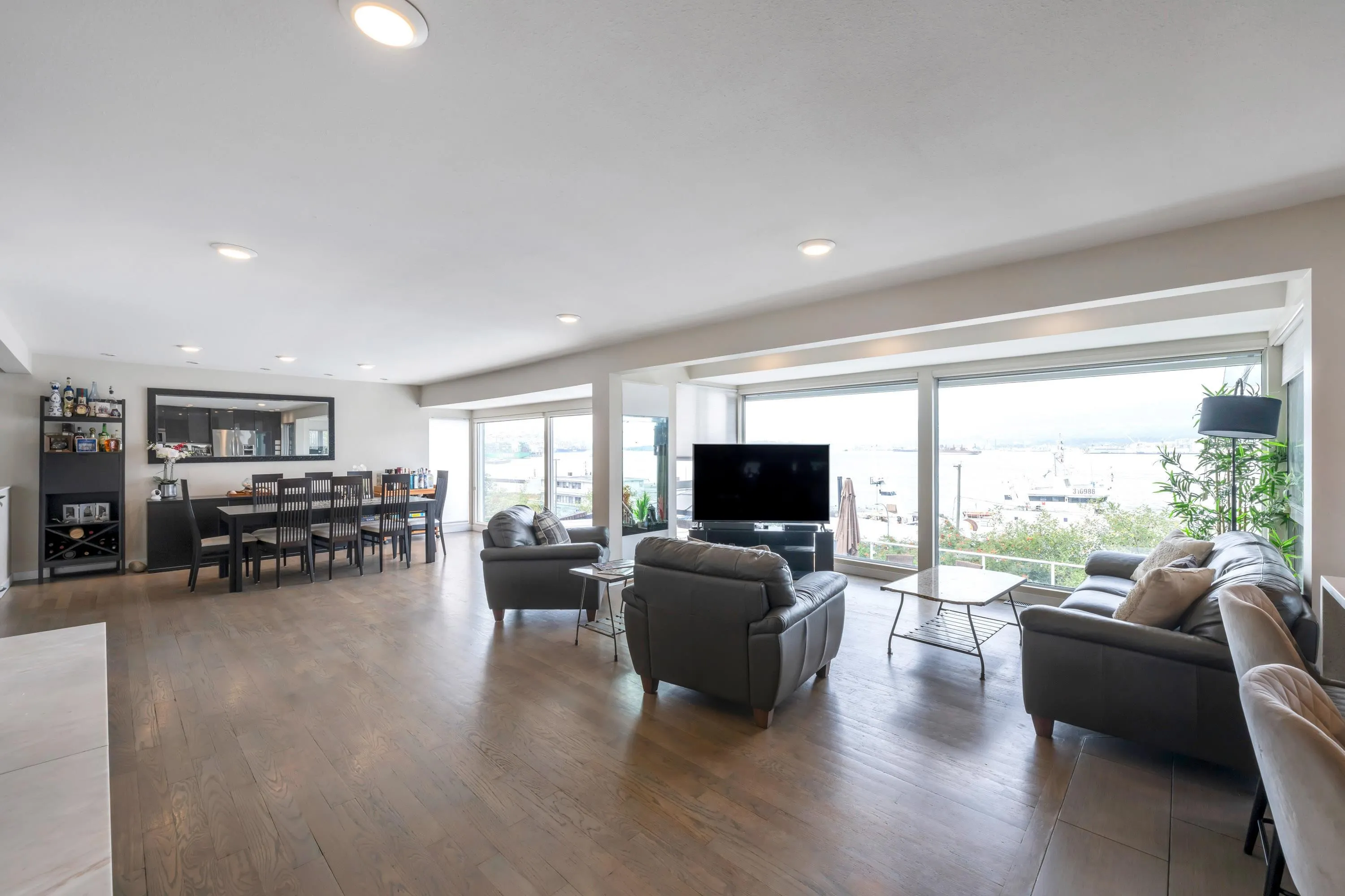 2385 Wall Street