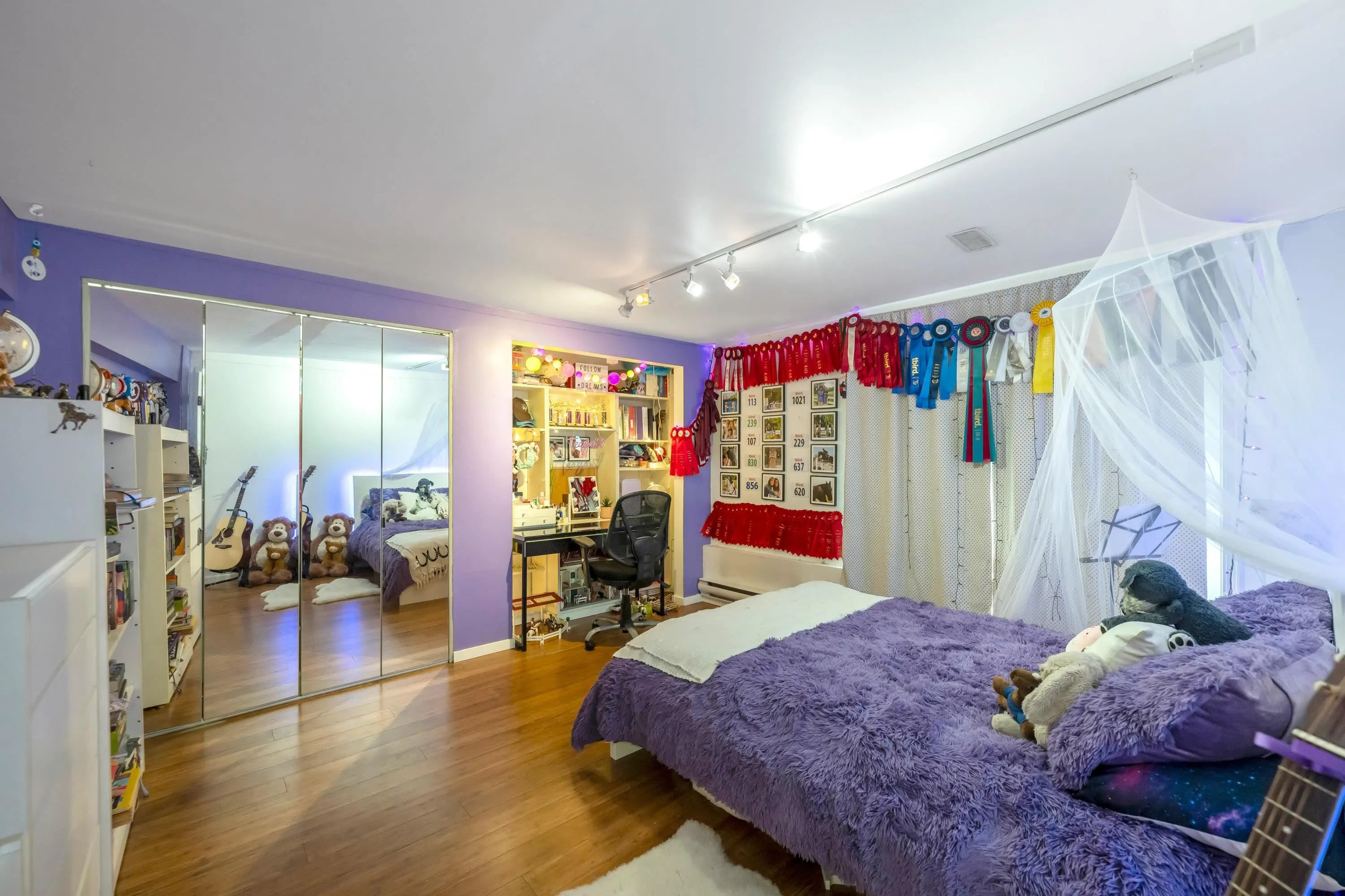 2385 Wall Street