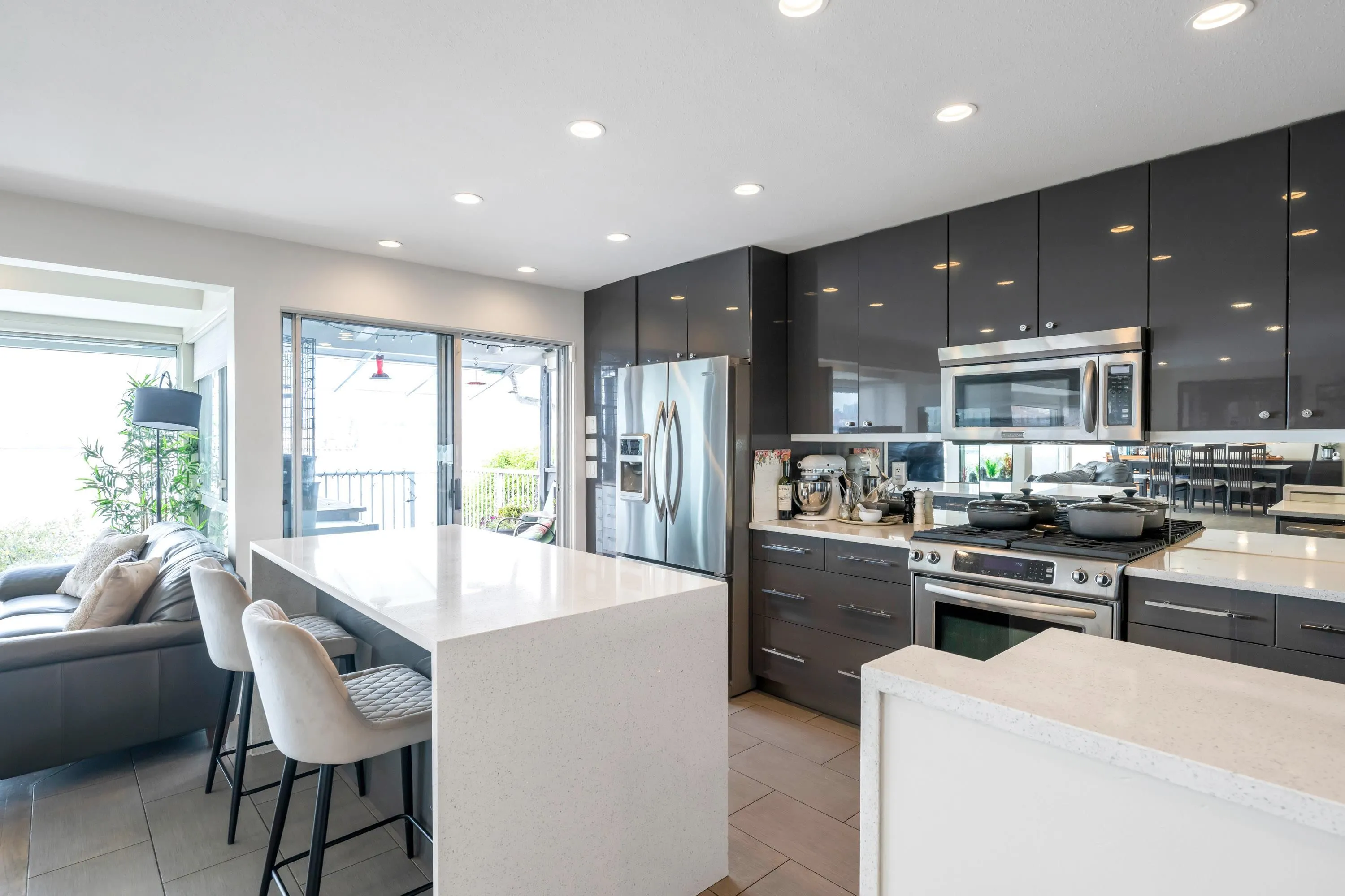 2385 Wall Street